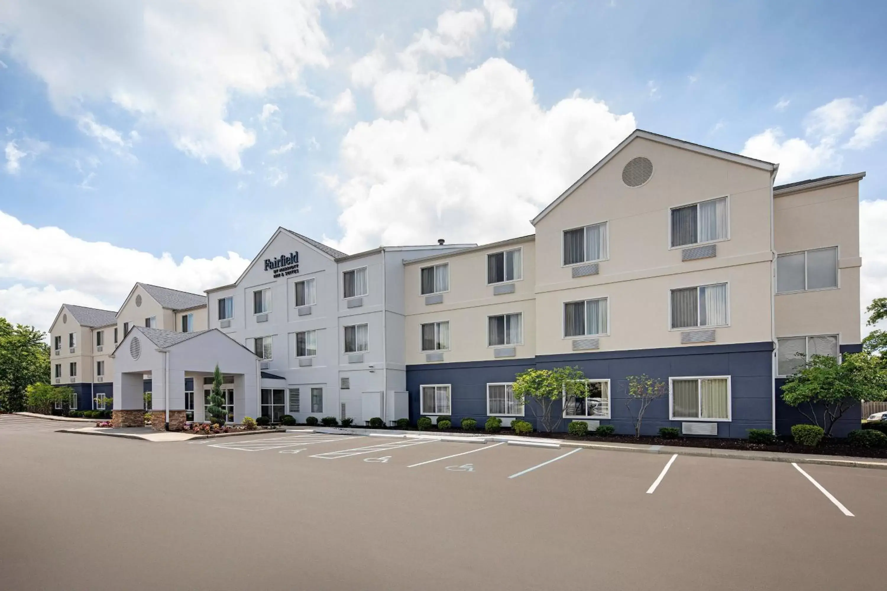 Property Building in Fairfield Inn & Suites Indianapolis Airport