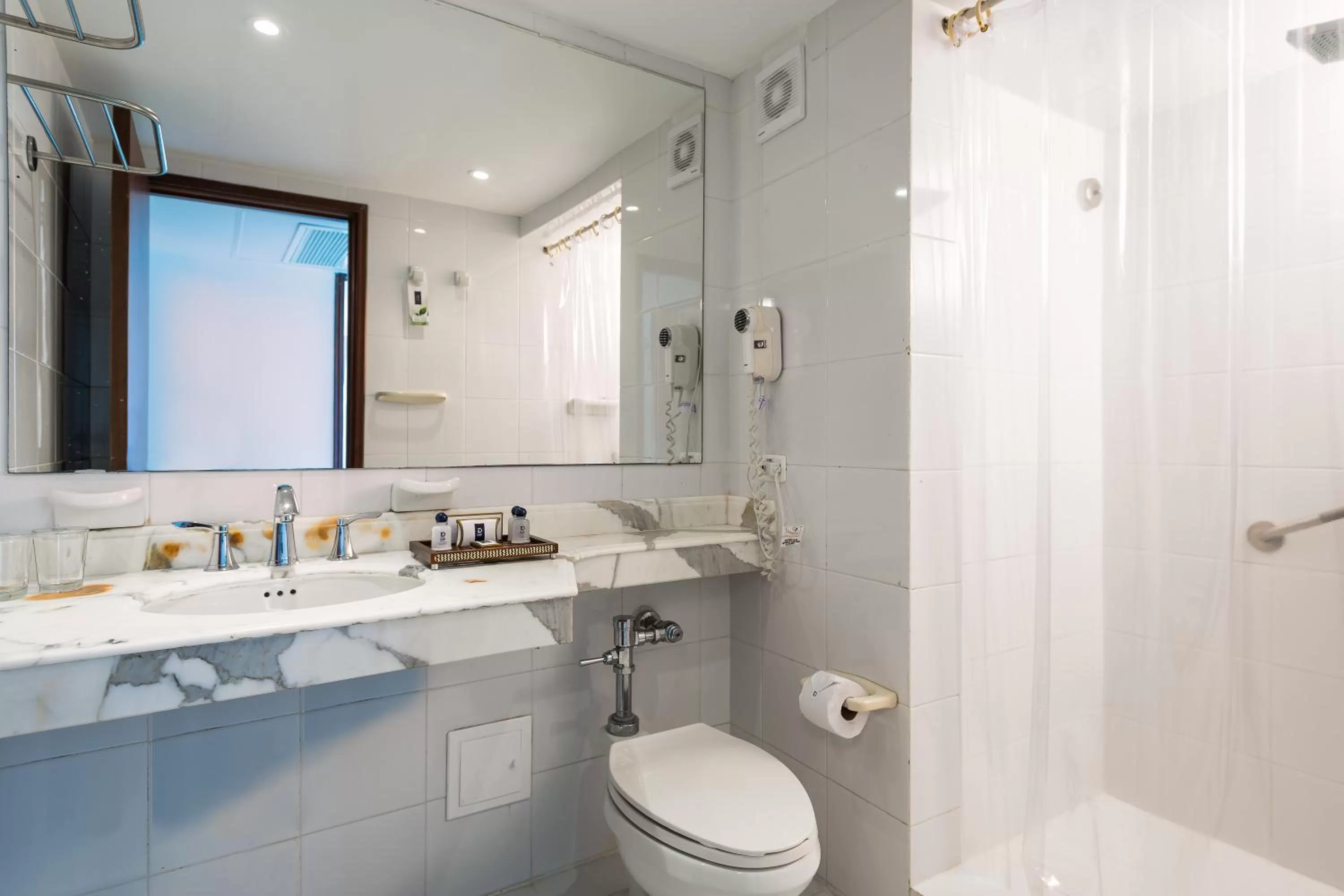 Bathroom in Hotel Dann Cartagena