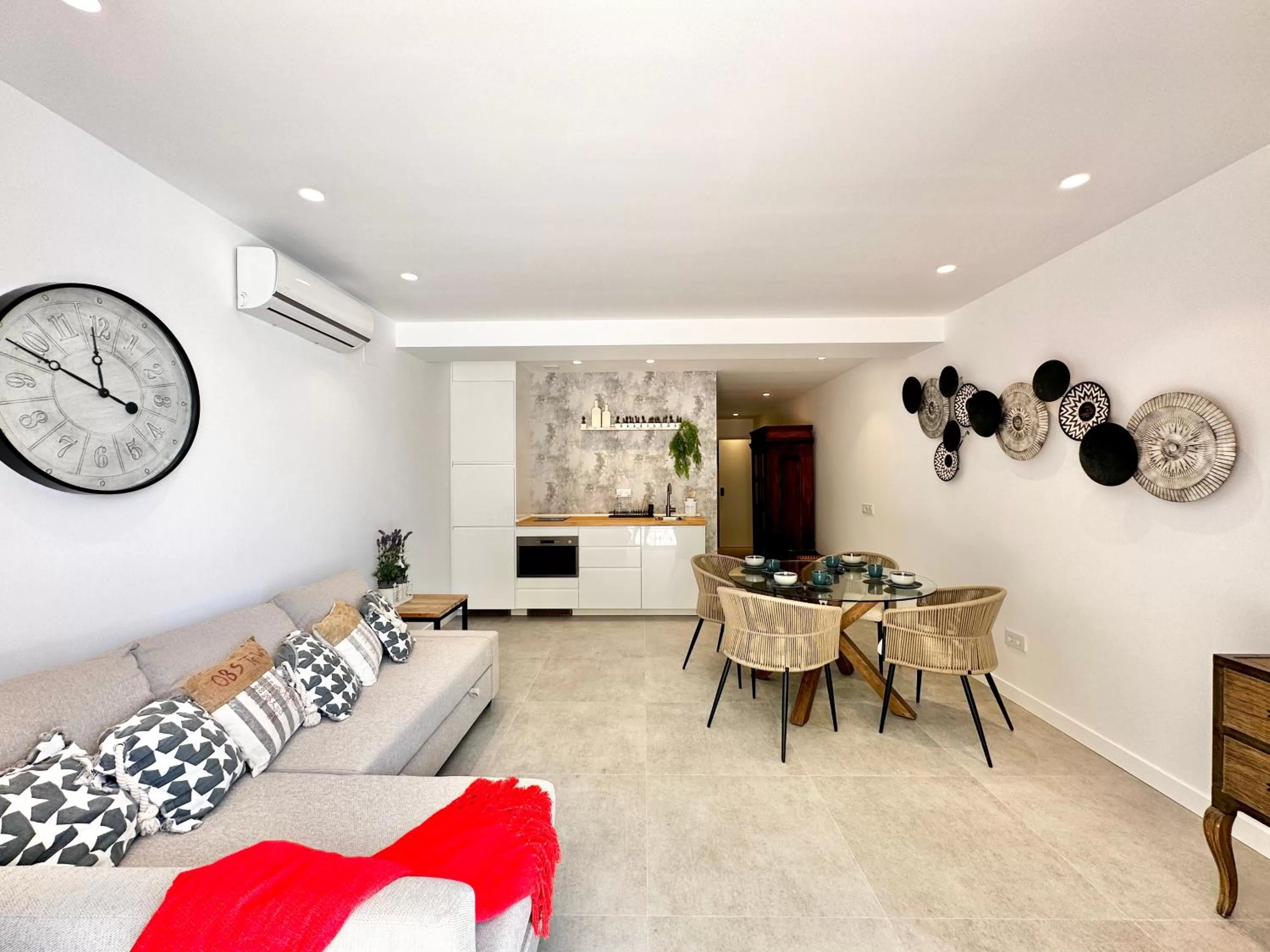 Photo of the whole room, Seating Area in Loft 18 Beachfront Marbella Center