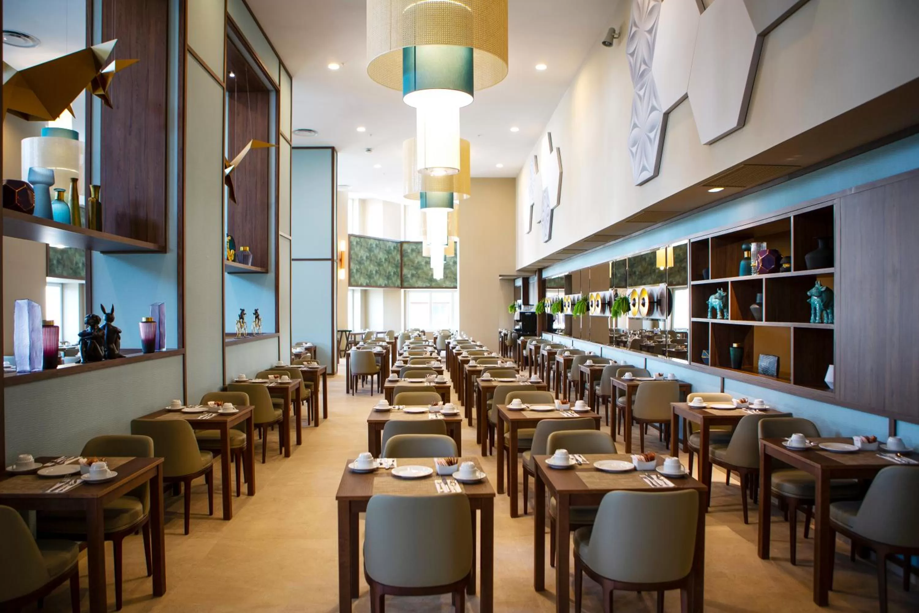 Restaurant/places to eat in Riu Plaza España