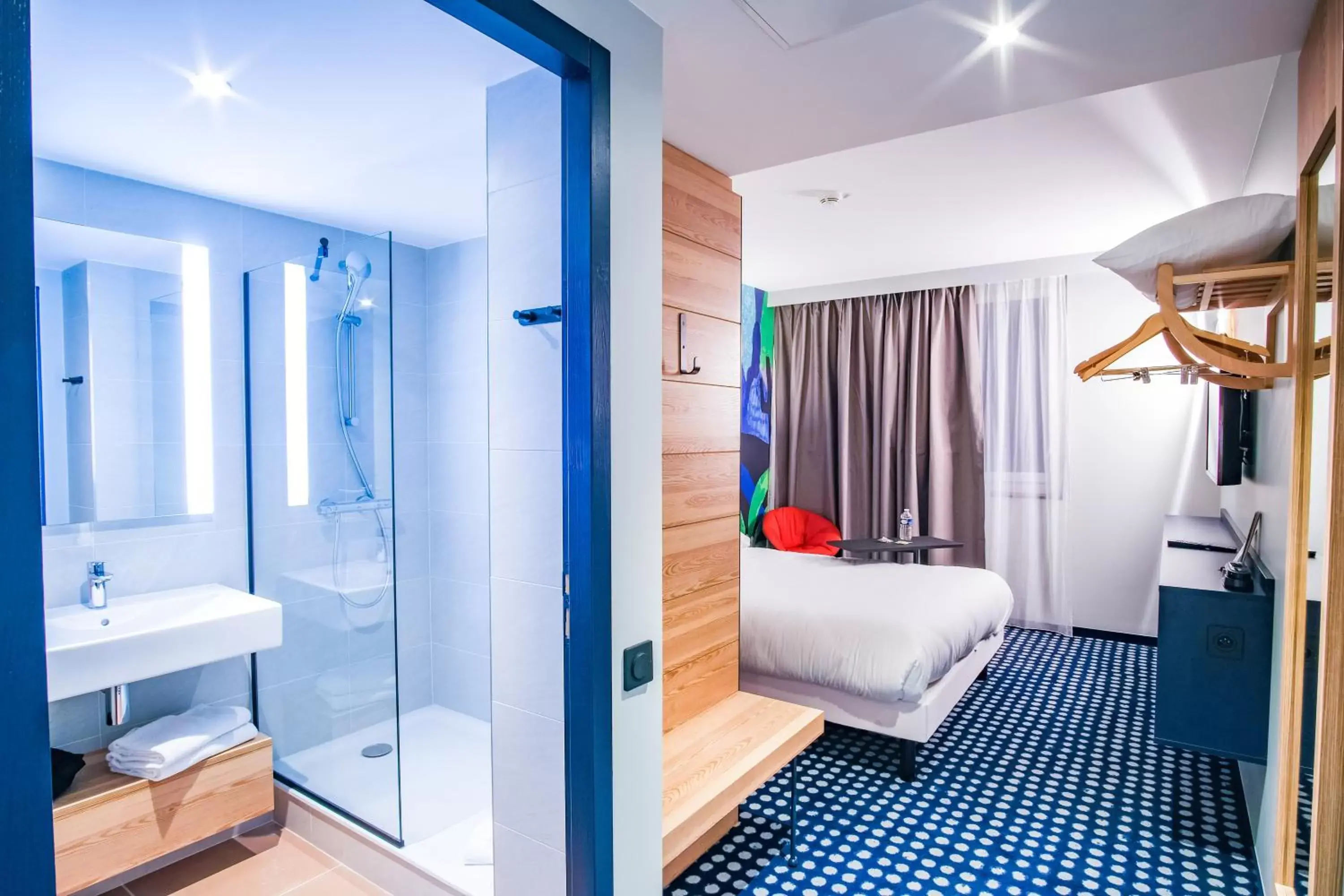 Photo of the whole room, Bathroom in ibis Styles Albertville