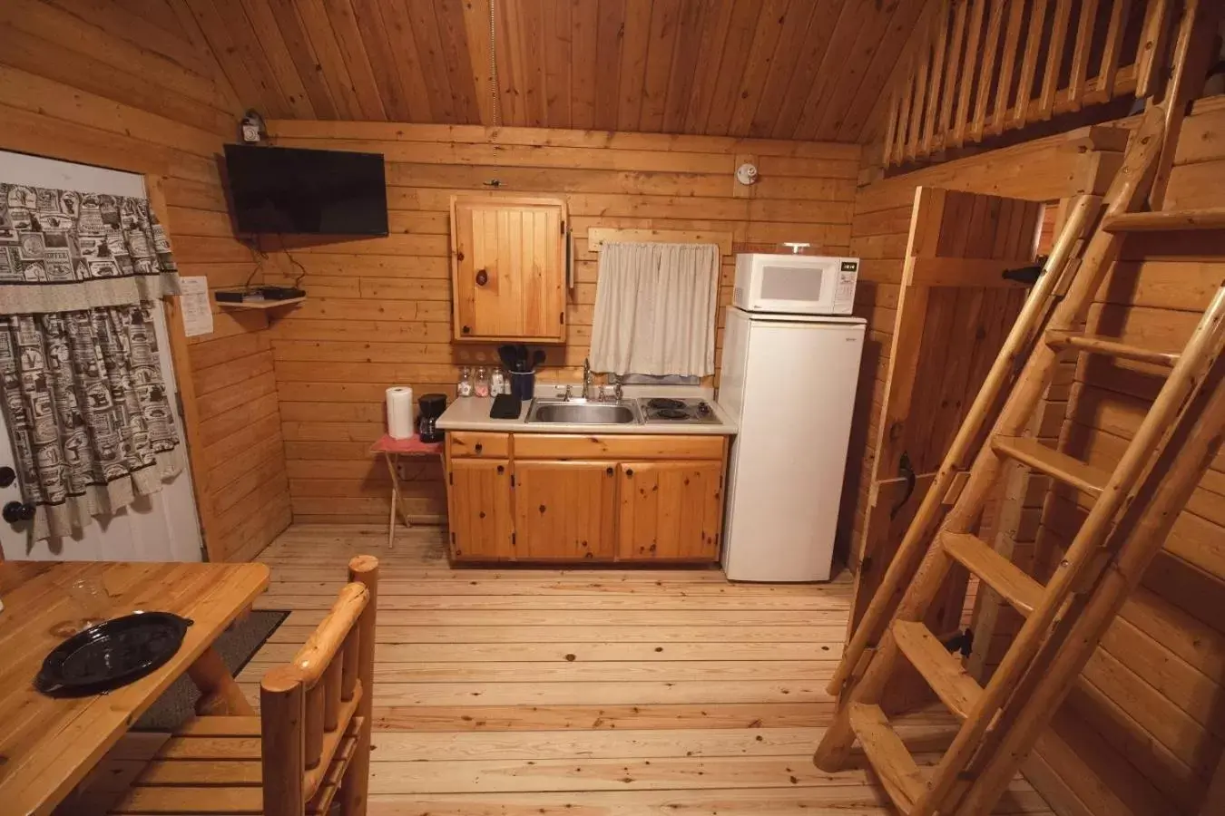 Kitchen or kitchenette, Kitchen/Kitchenette in Katie's Cozy Cabins