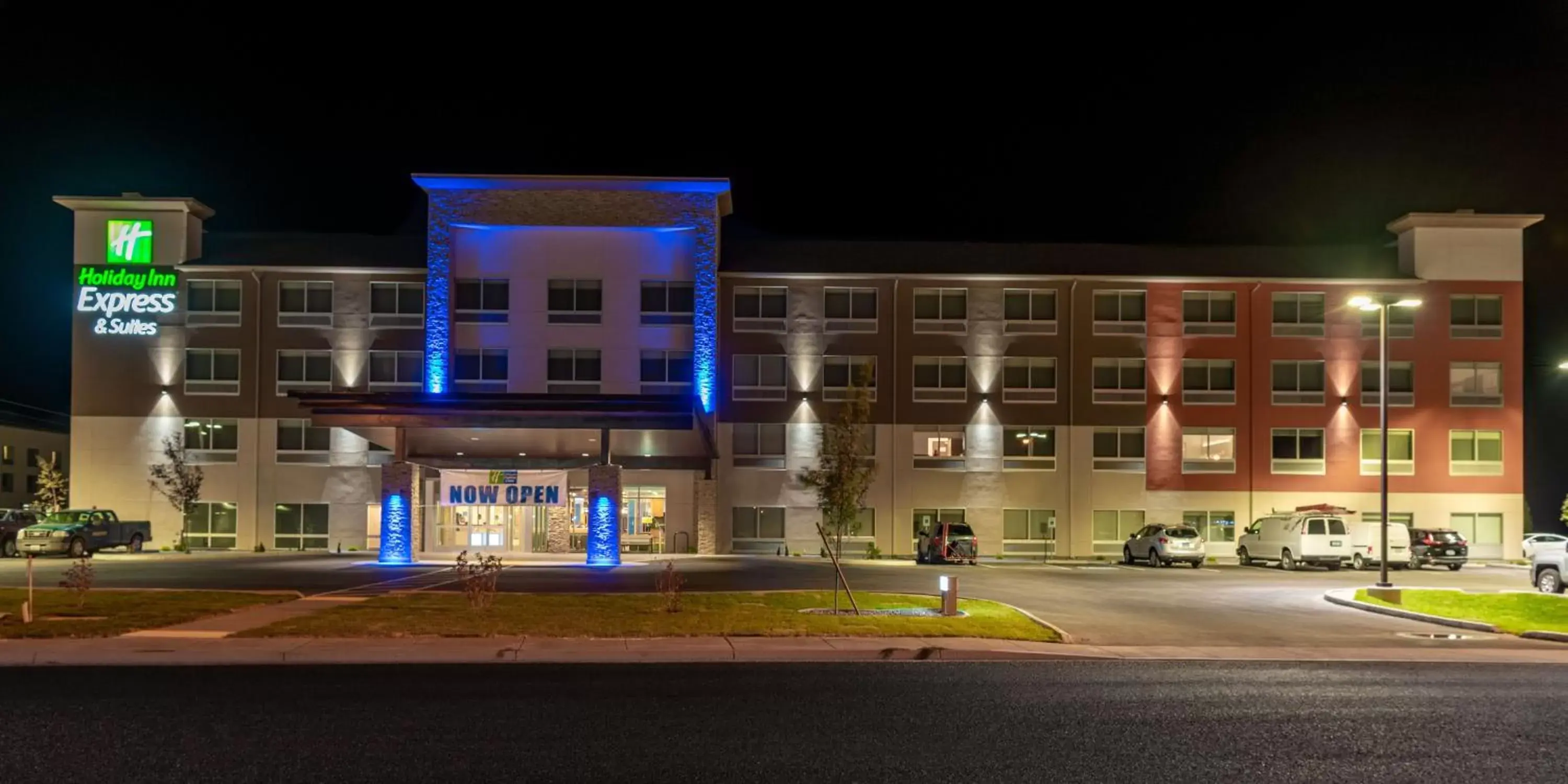 Property Building in Holiday Inn Express & Suites - Moses Lake, an IHG Hotel