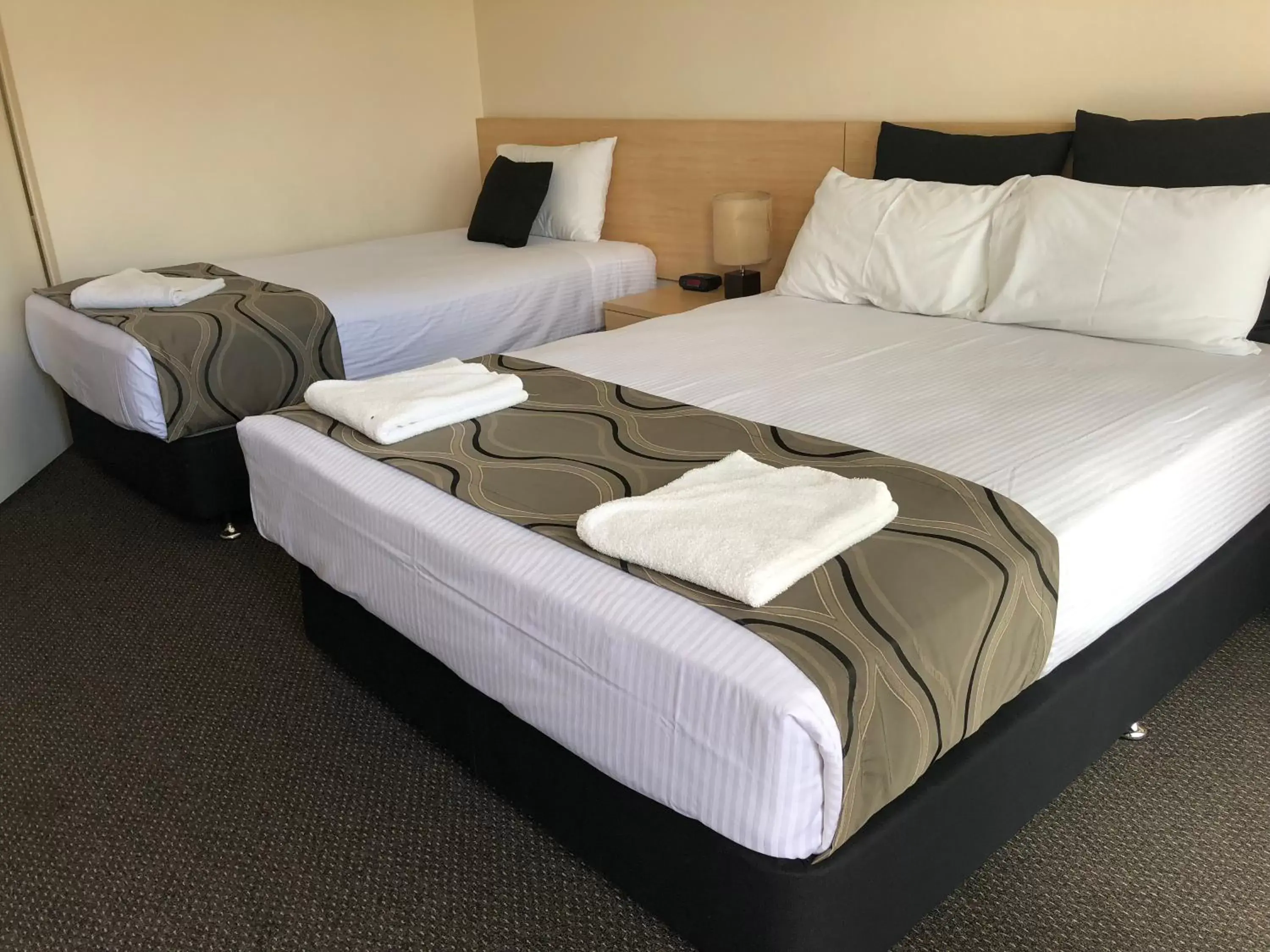 Bed in City Centre Motel Kempsey