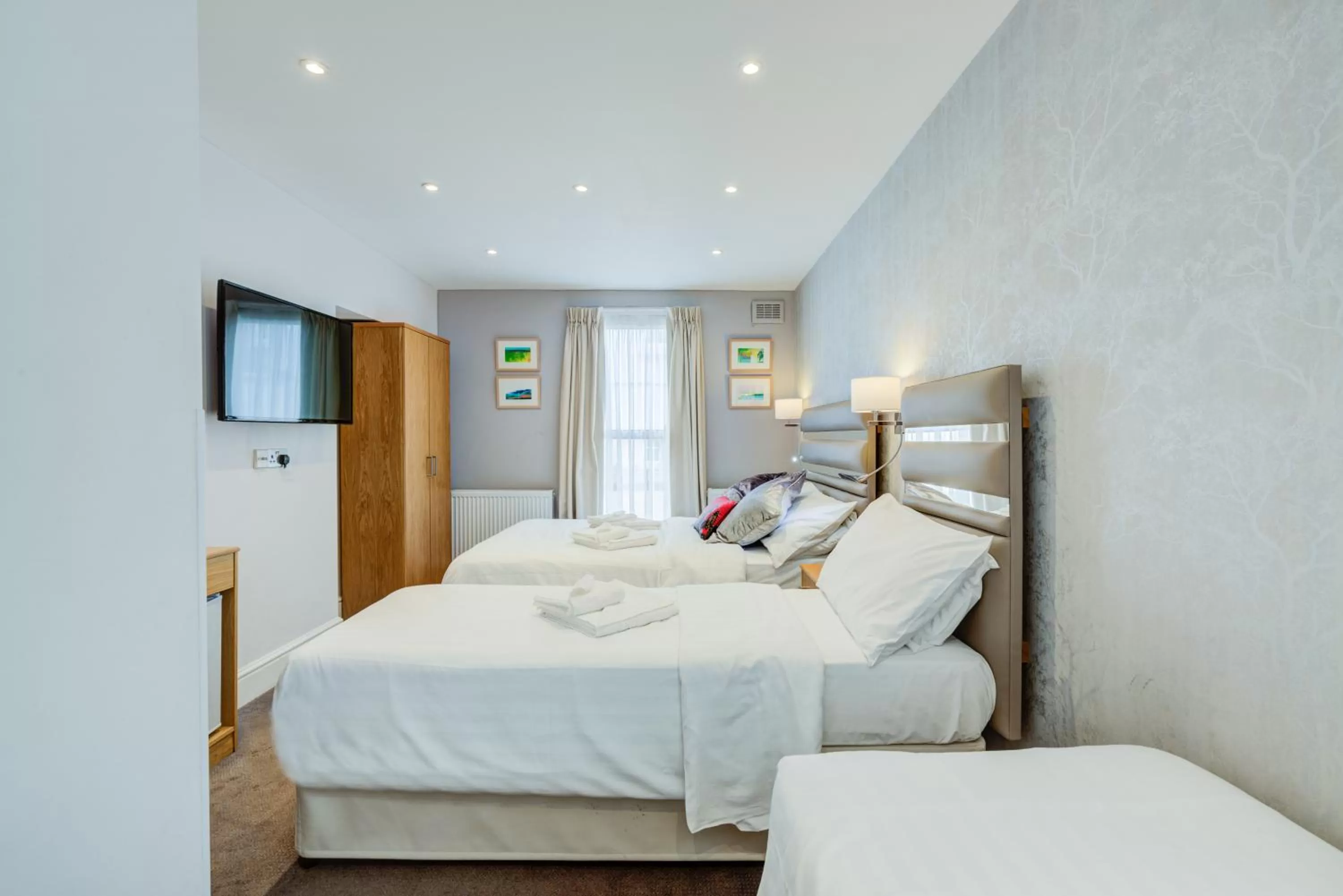 Bed in KingswayPark Hotel at Park Avenue