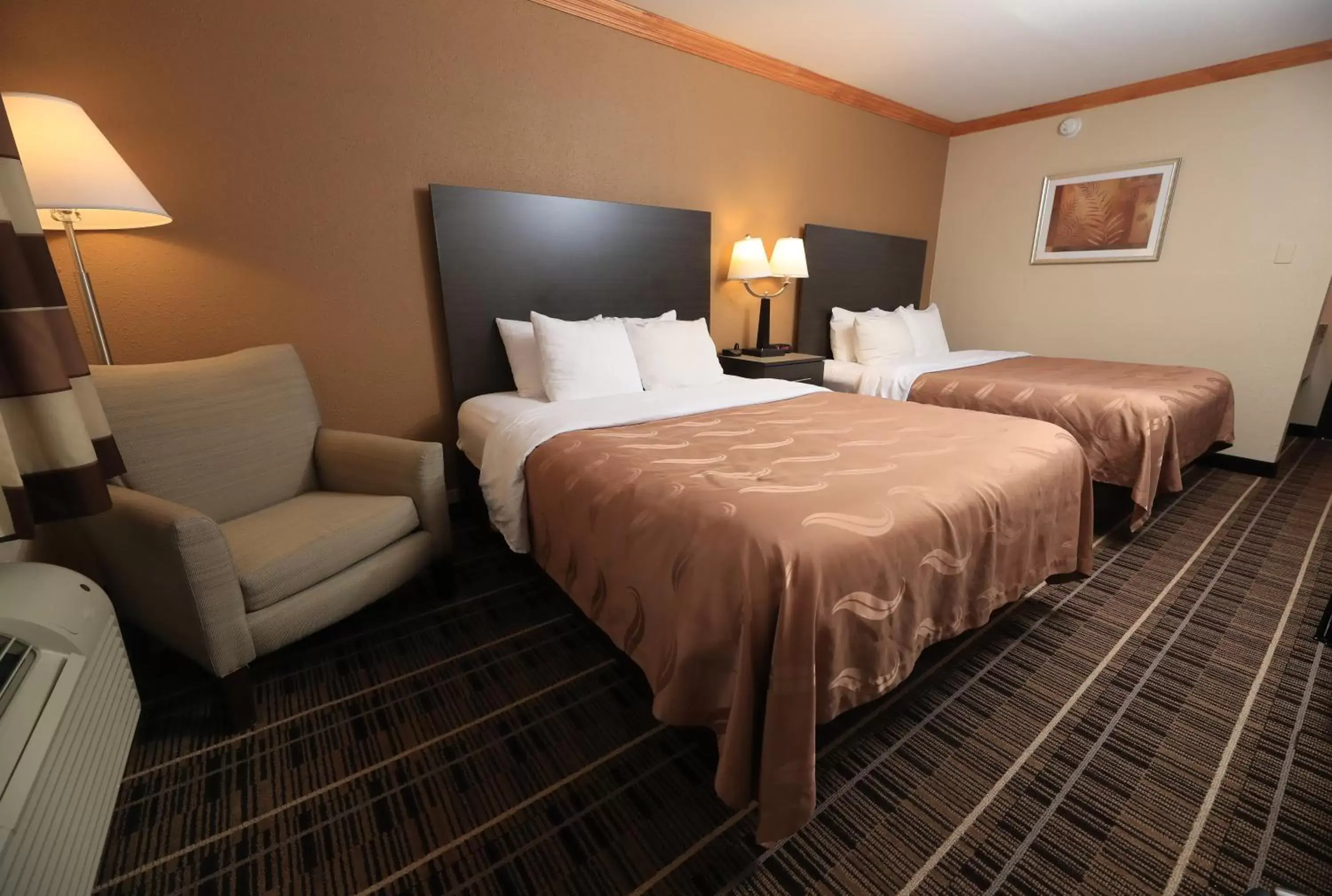Photo of the whole room, Bed in Quality Inn DFW Airport North - Irving