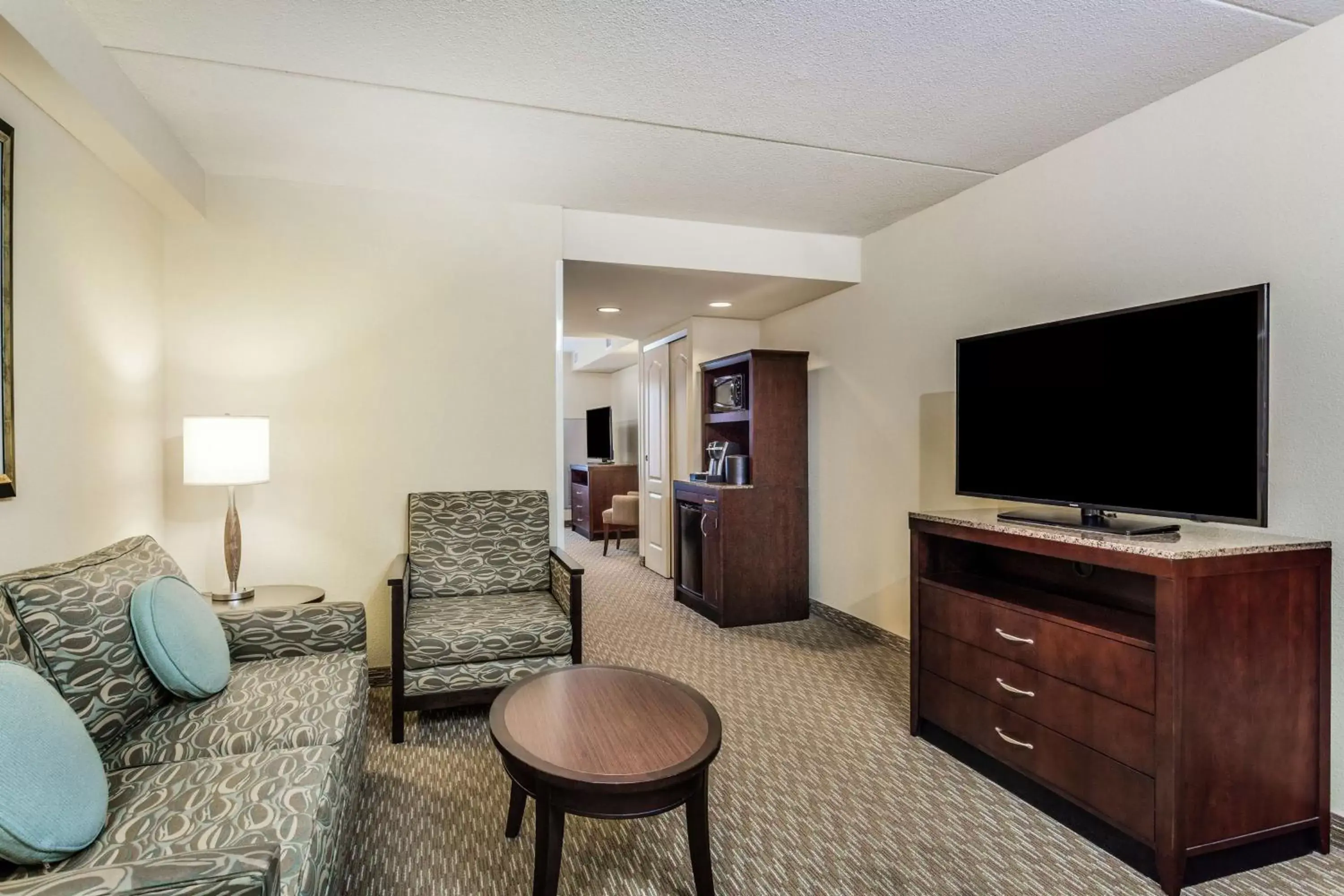 Bedroom, Seating Area in Hilton Garden Inn Gainesville