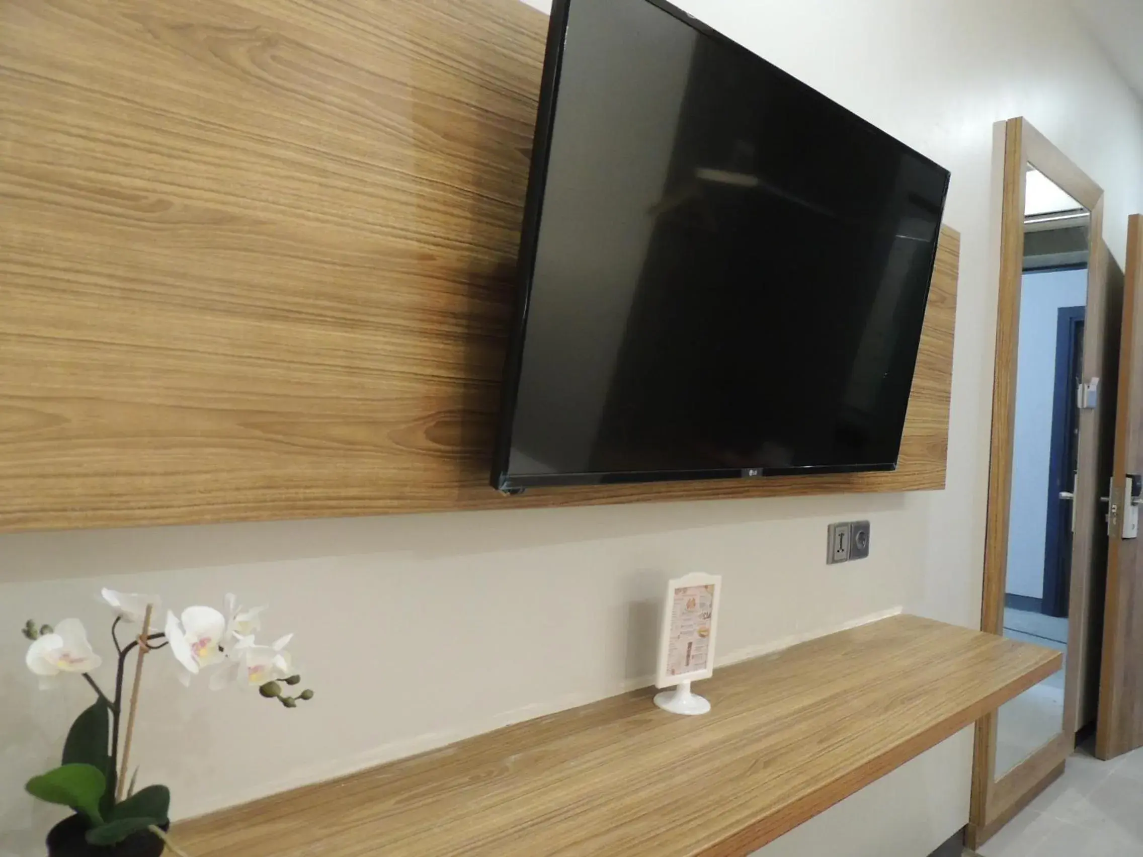 TV/Entertainment Center in Odua Thamrin Jakarta