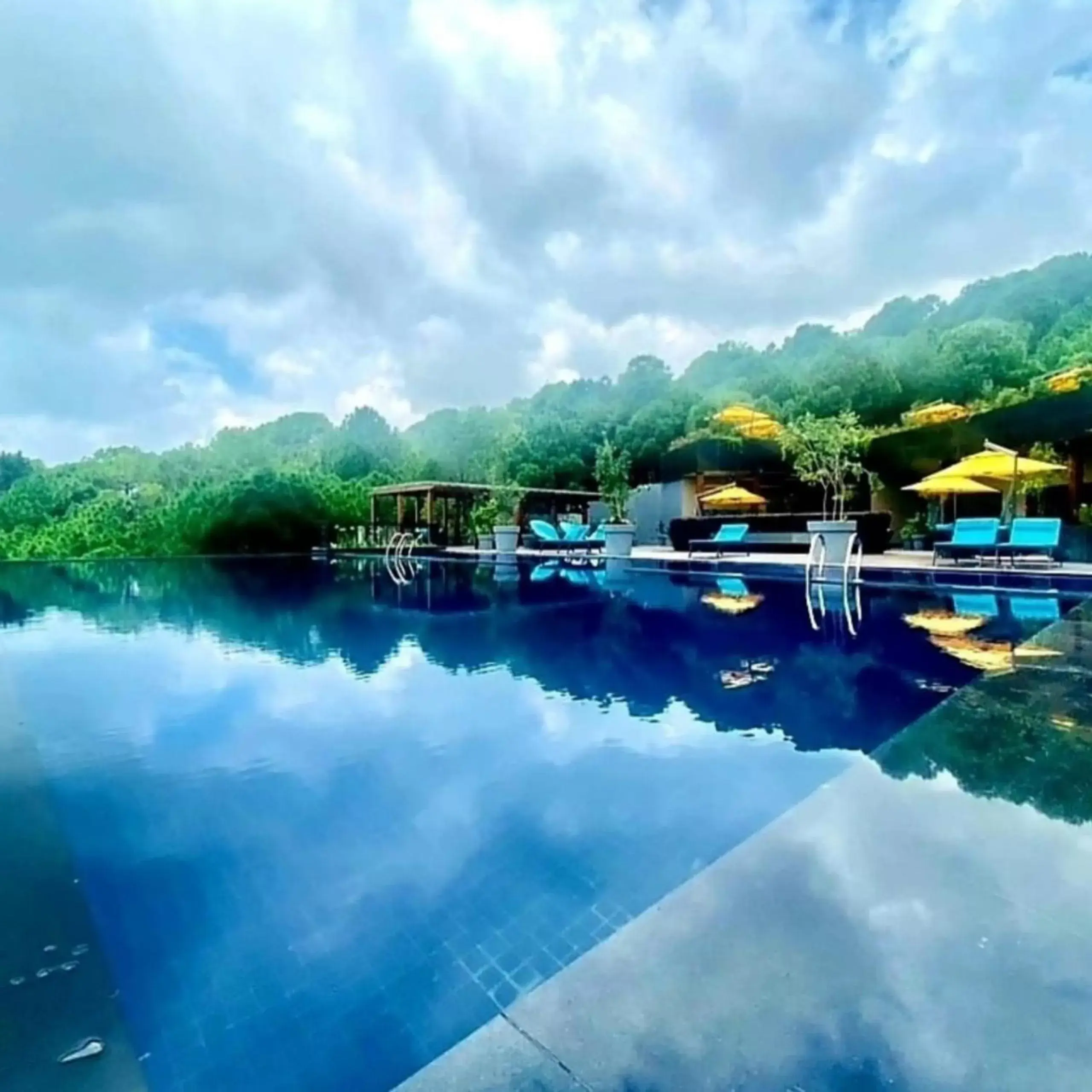 Swimming Pool in Radisson Blu Resort Dharamshala Swimming Pool in Radisson Blu Resort Dharamshala