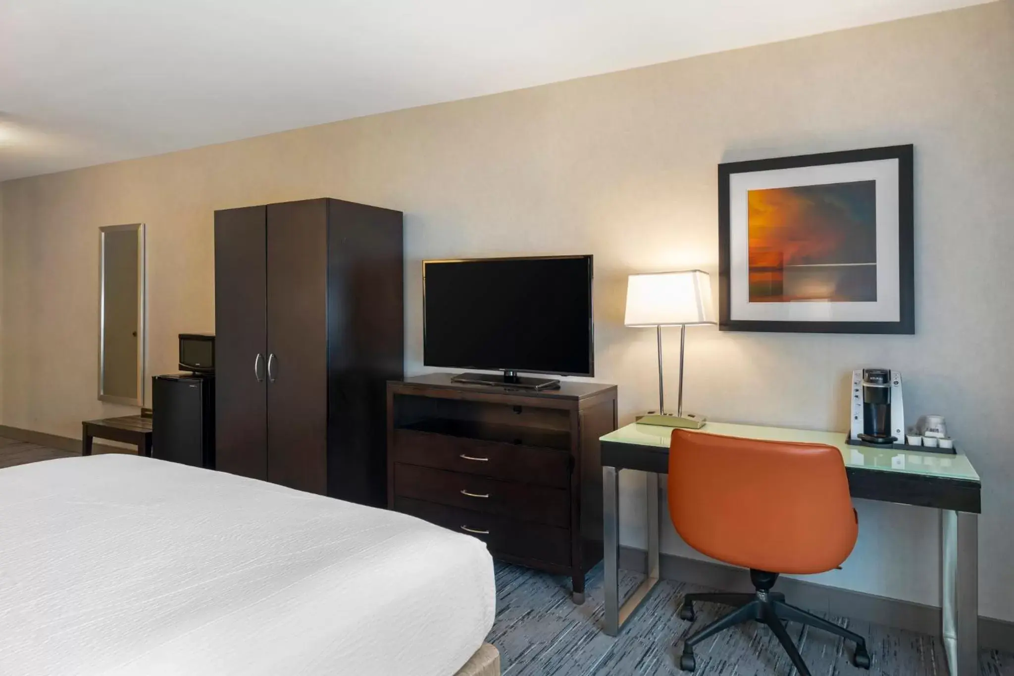 Photo of the whole room, TV/Entertainment Center in Holiday Inn Express Colton, an IHG Hotel