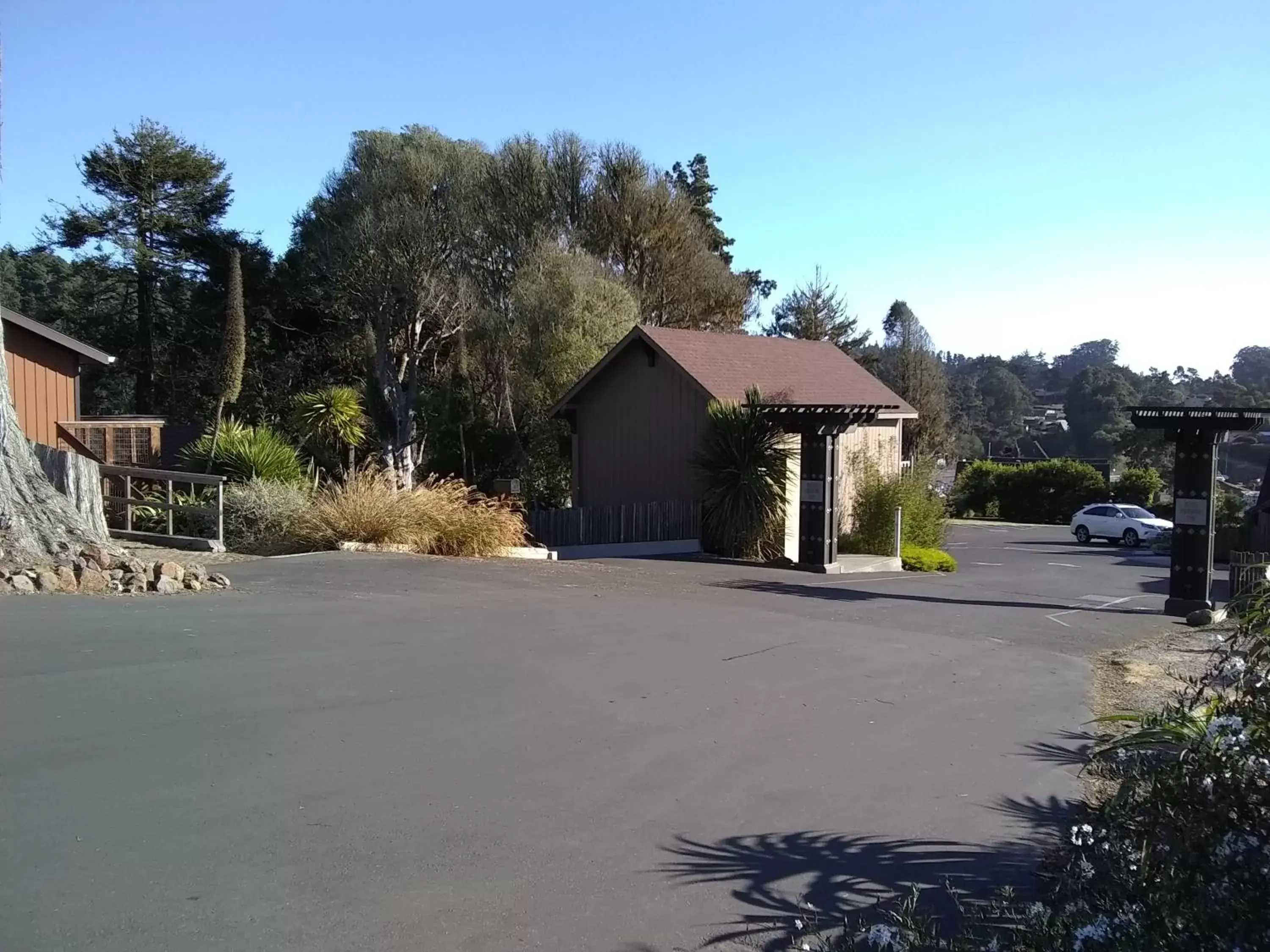 Property building, Facade/Entrance in Noyo Harbor Inn