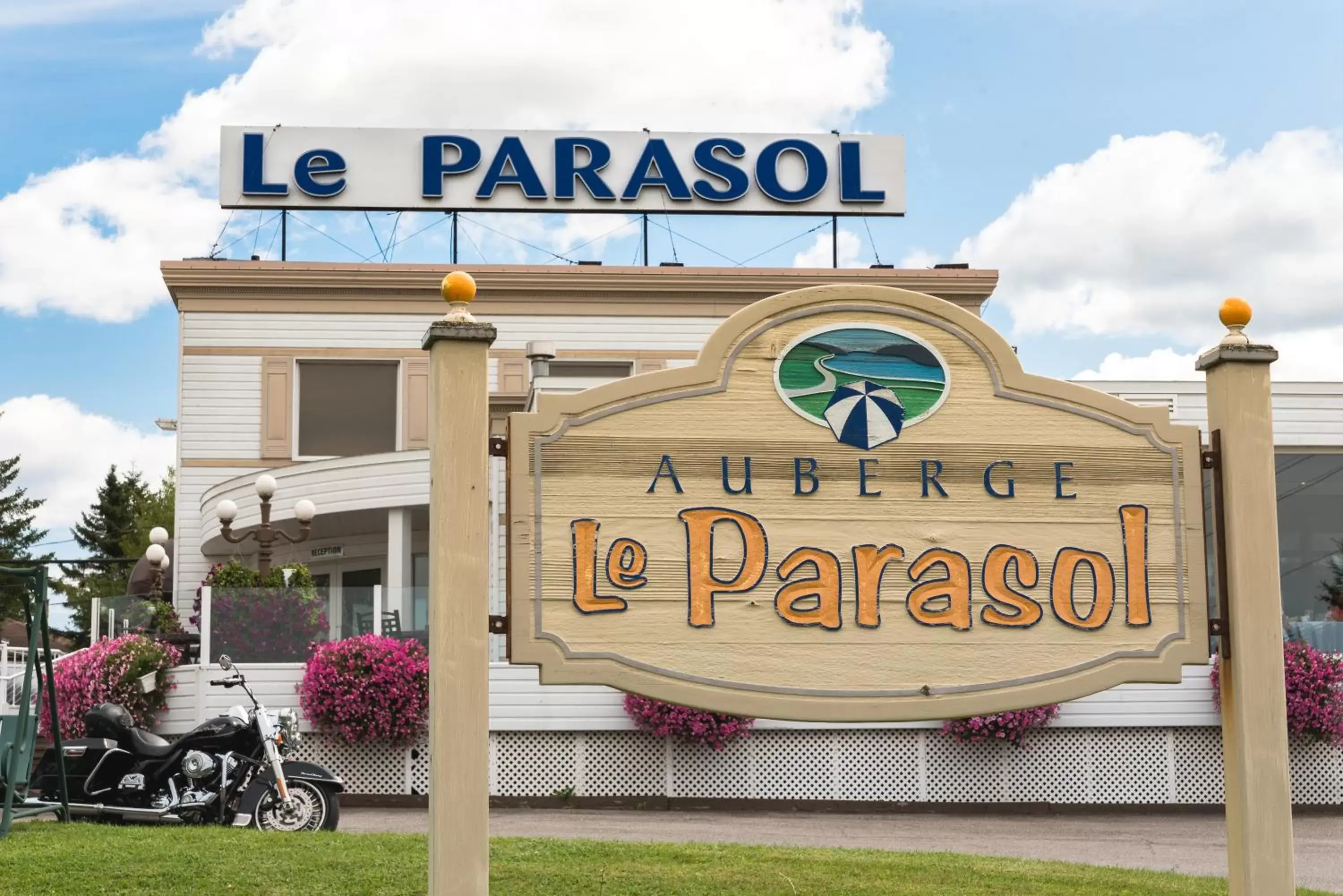Property Logo/Sign in Auberge le Parasol