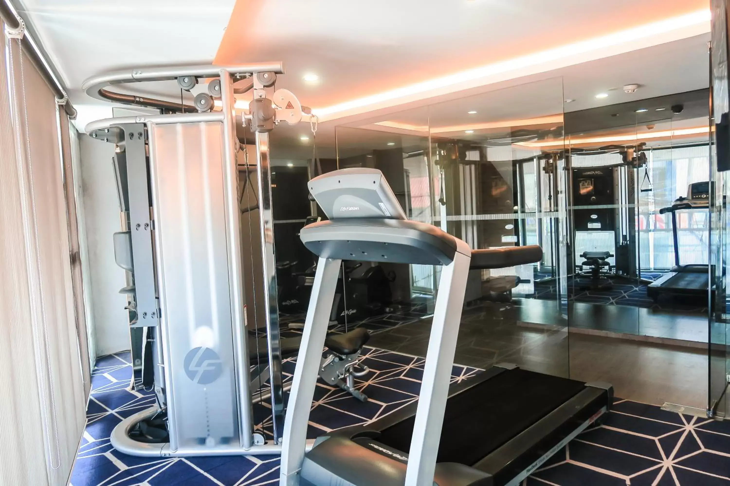 On-site shops, Fitness Center/Facilities in Hotel XYZ
