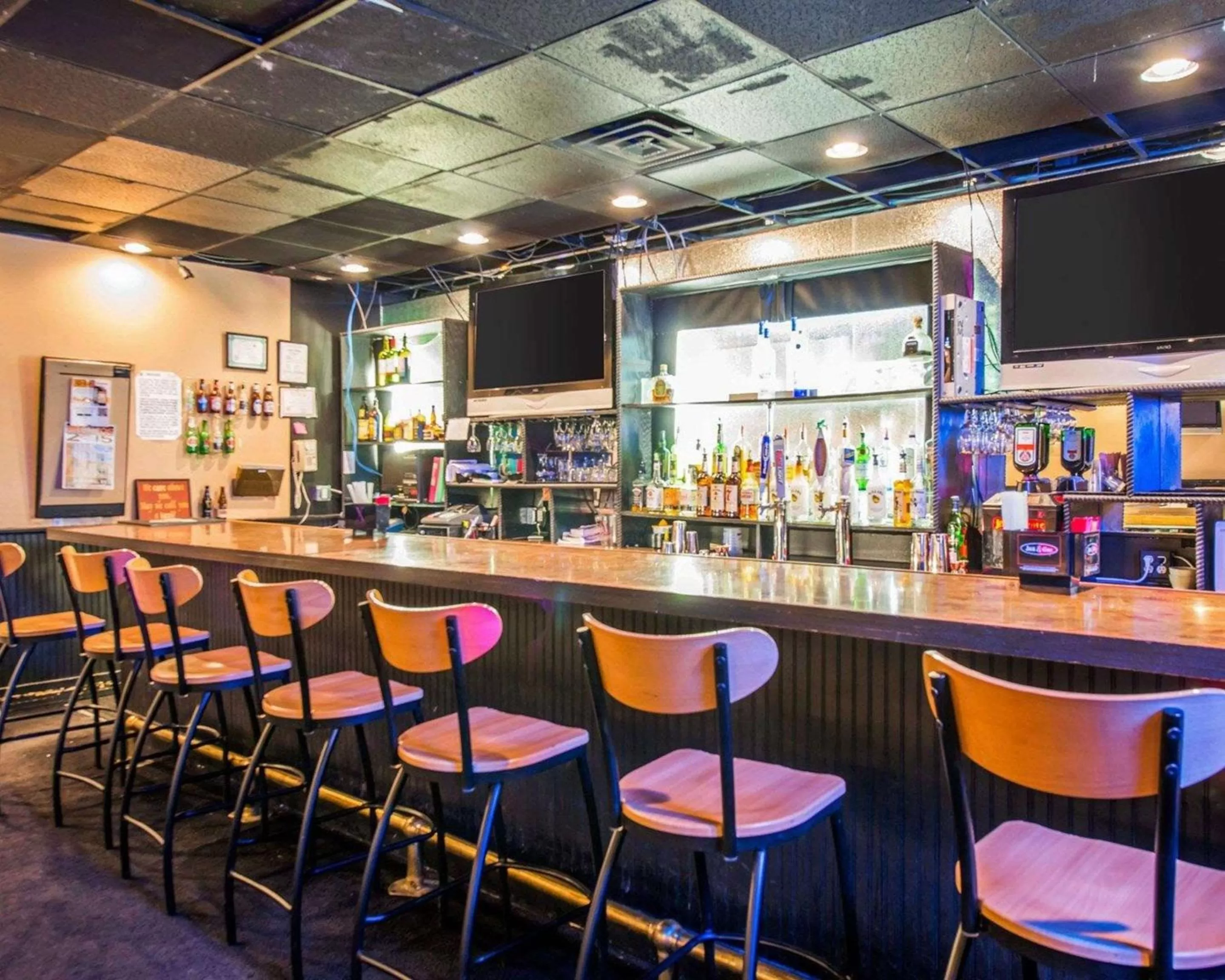 Lounge or bar in Clarion Inn and Events Center Pueblo North