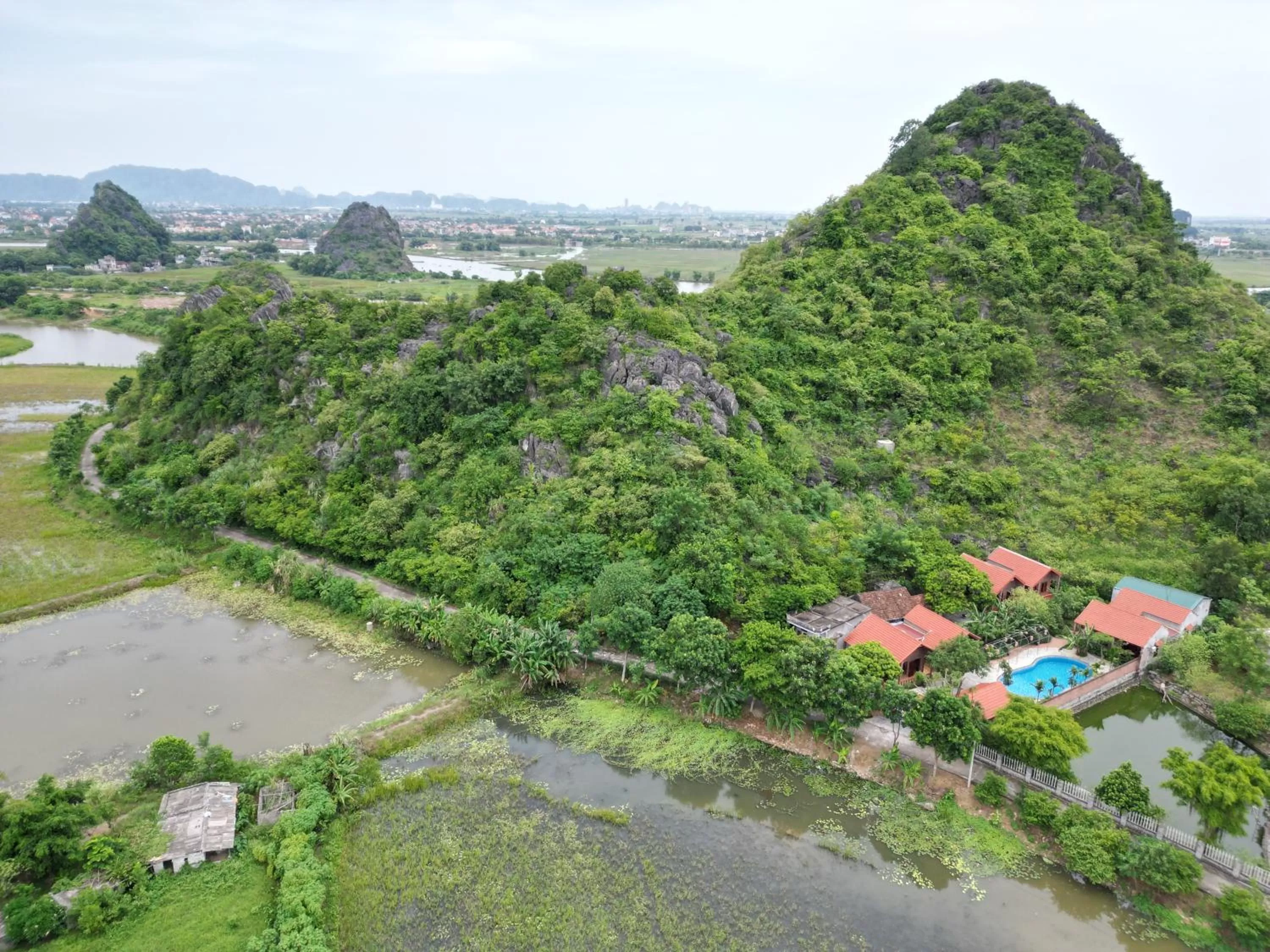 Nearby landmark in Phạm Gia Homestay Ecogarden
