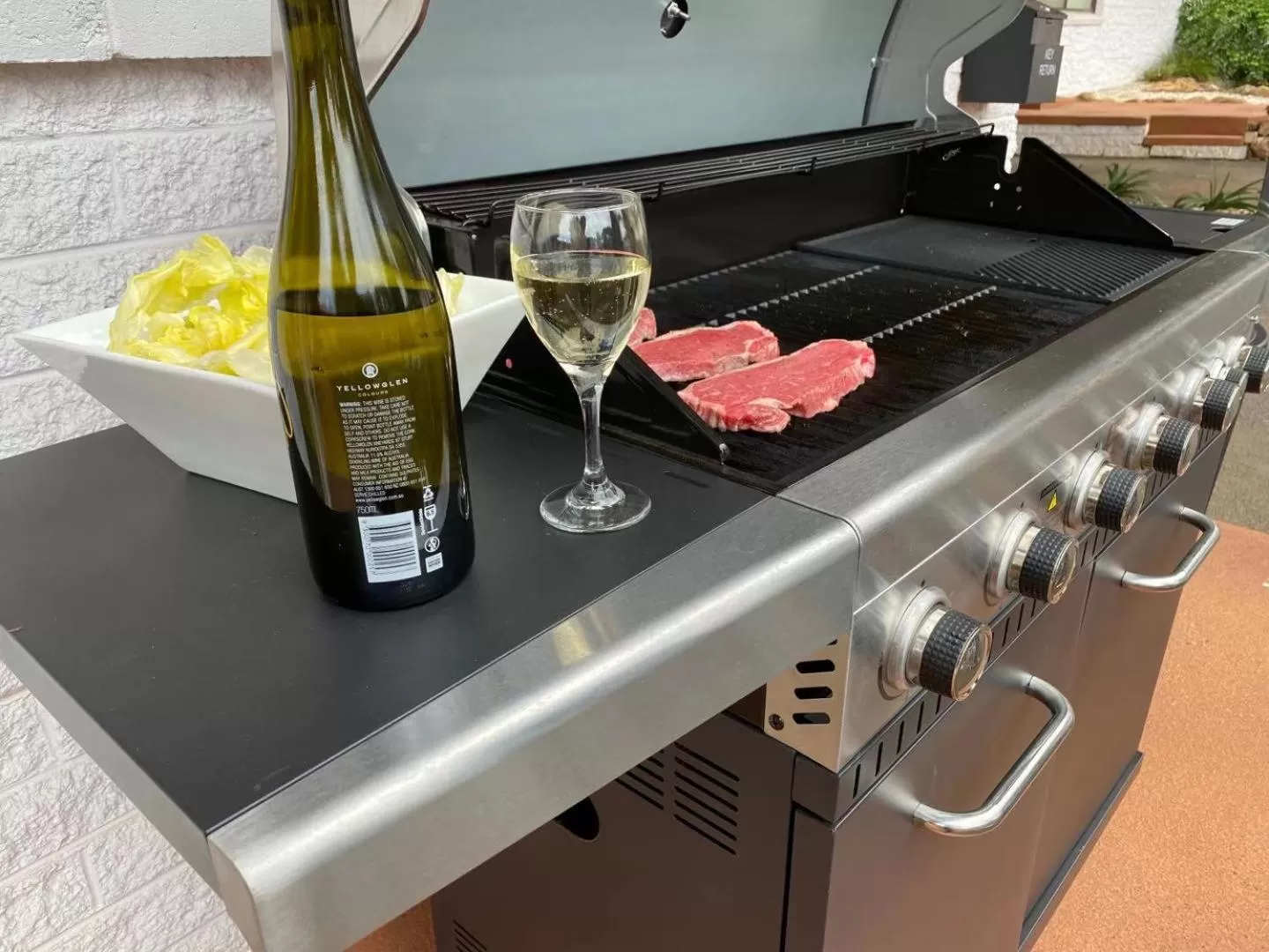 BBQ facilities in Apollo Motel Parkes