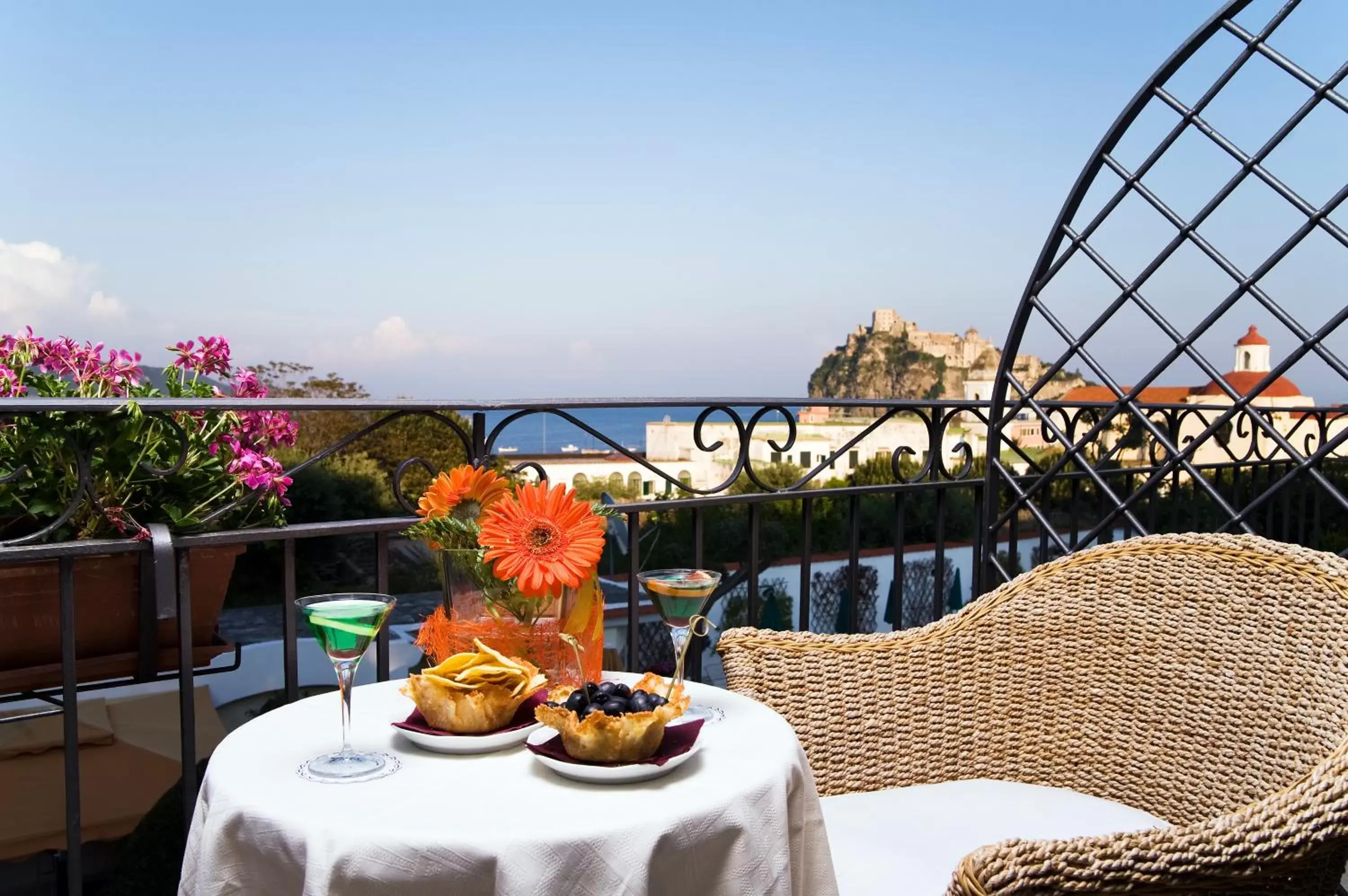 Restaurant/places to eat, Balcony/Terrace in Hotel Villa Durrueli Resort & Spa