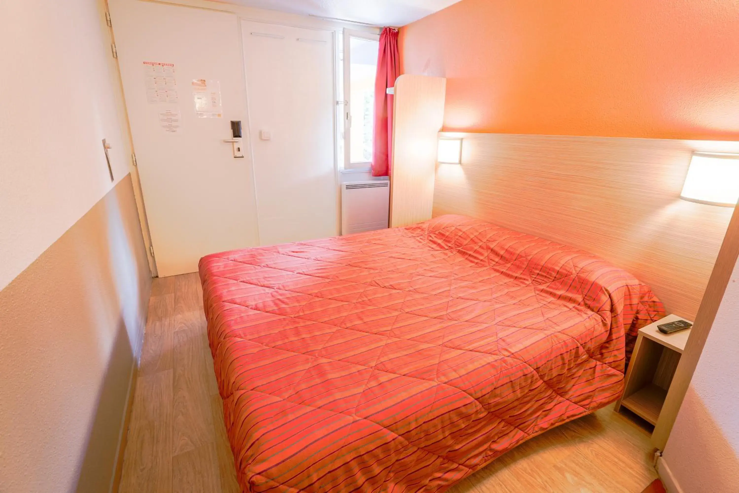 Photo of the whole room, Bed in Premiere Classe St Quentin