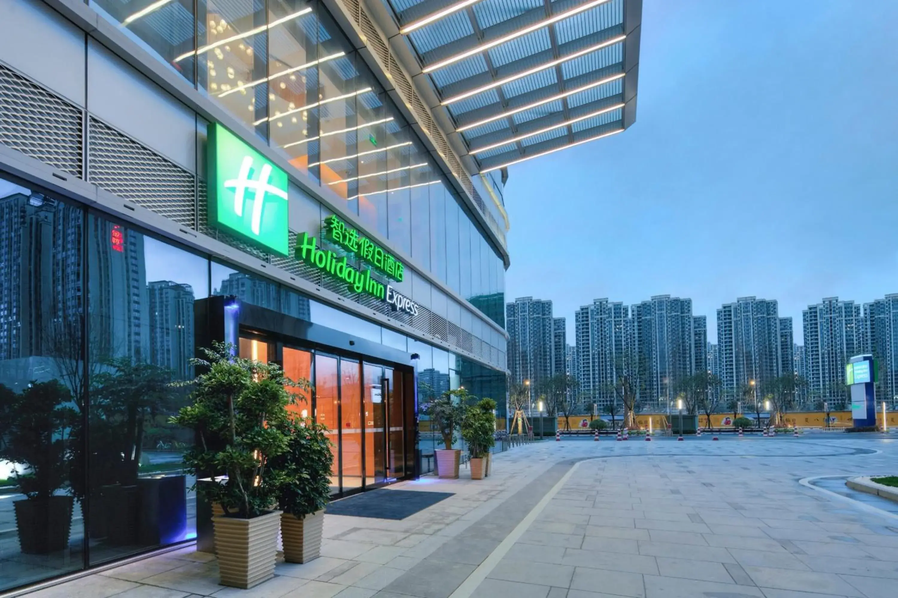 Property building in Holiday Inn Express Fuzhou Downtown, an IHG Hotel