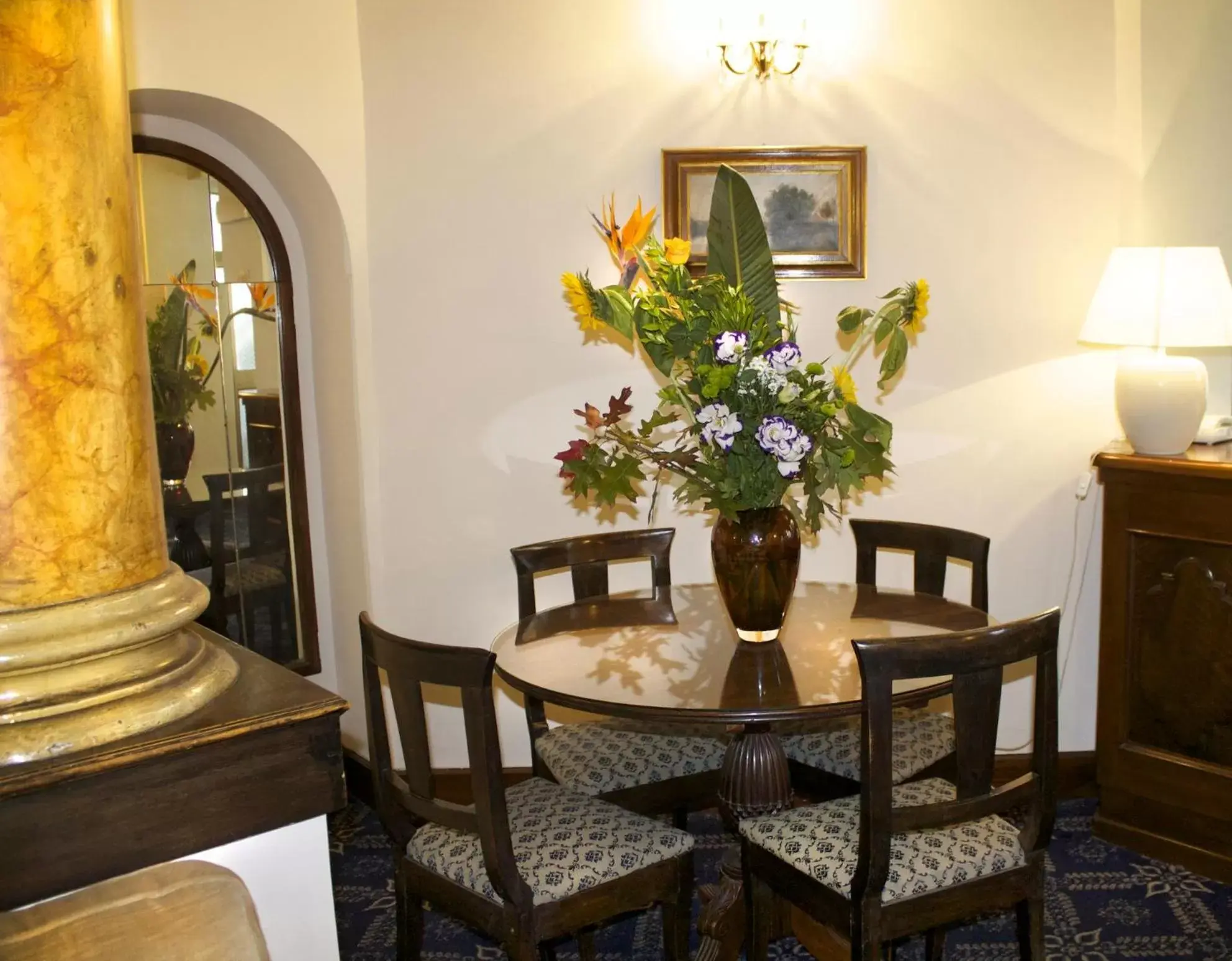 Lounge or bar, Dining Area in Hotel Villa Delle Rose