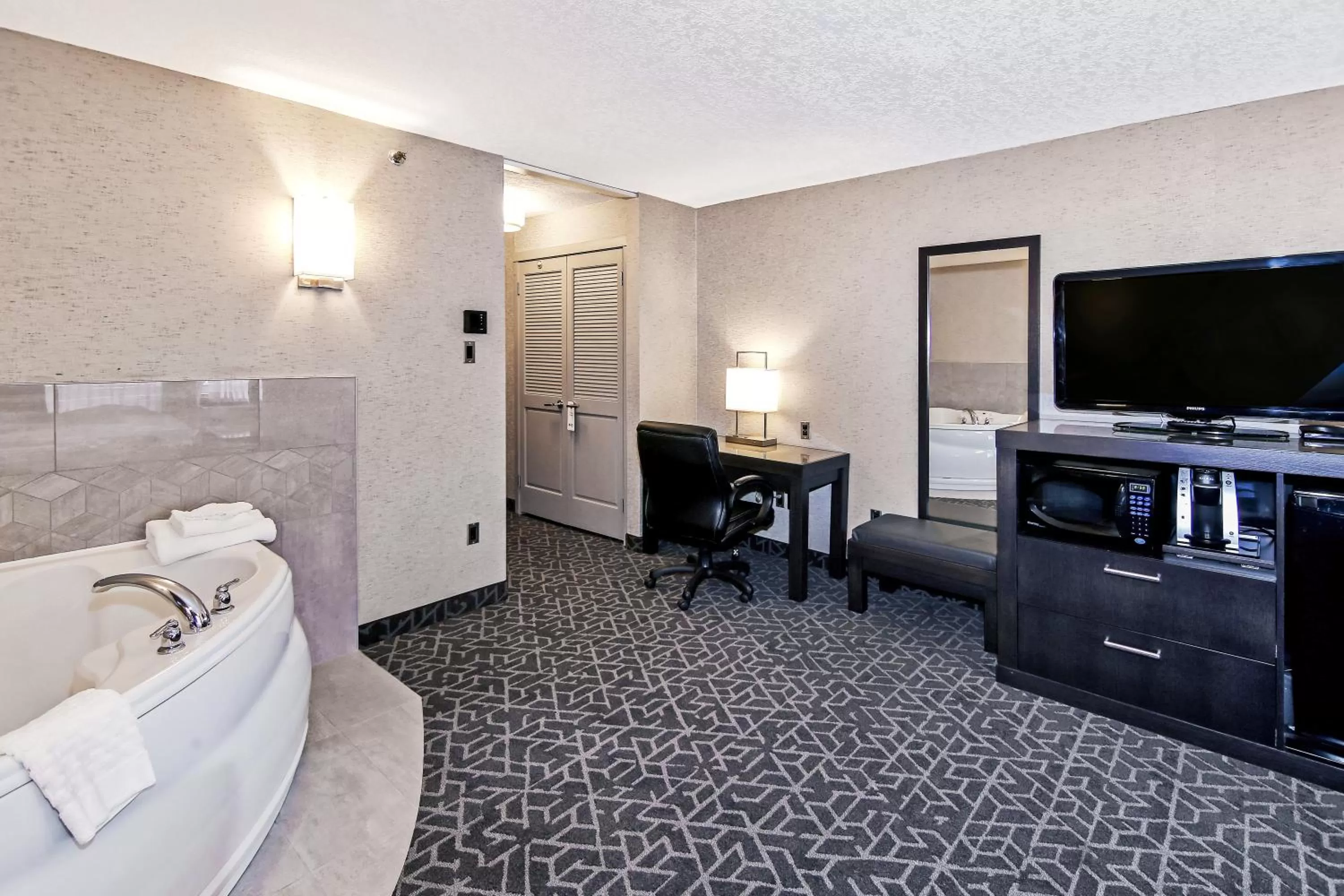 Bed in Best Western Plus Banff International Lodge