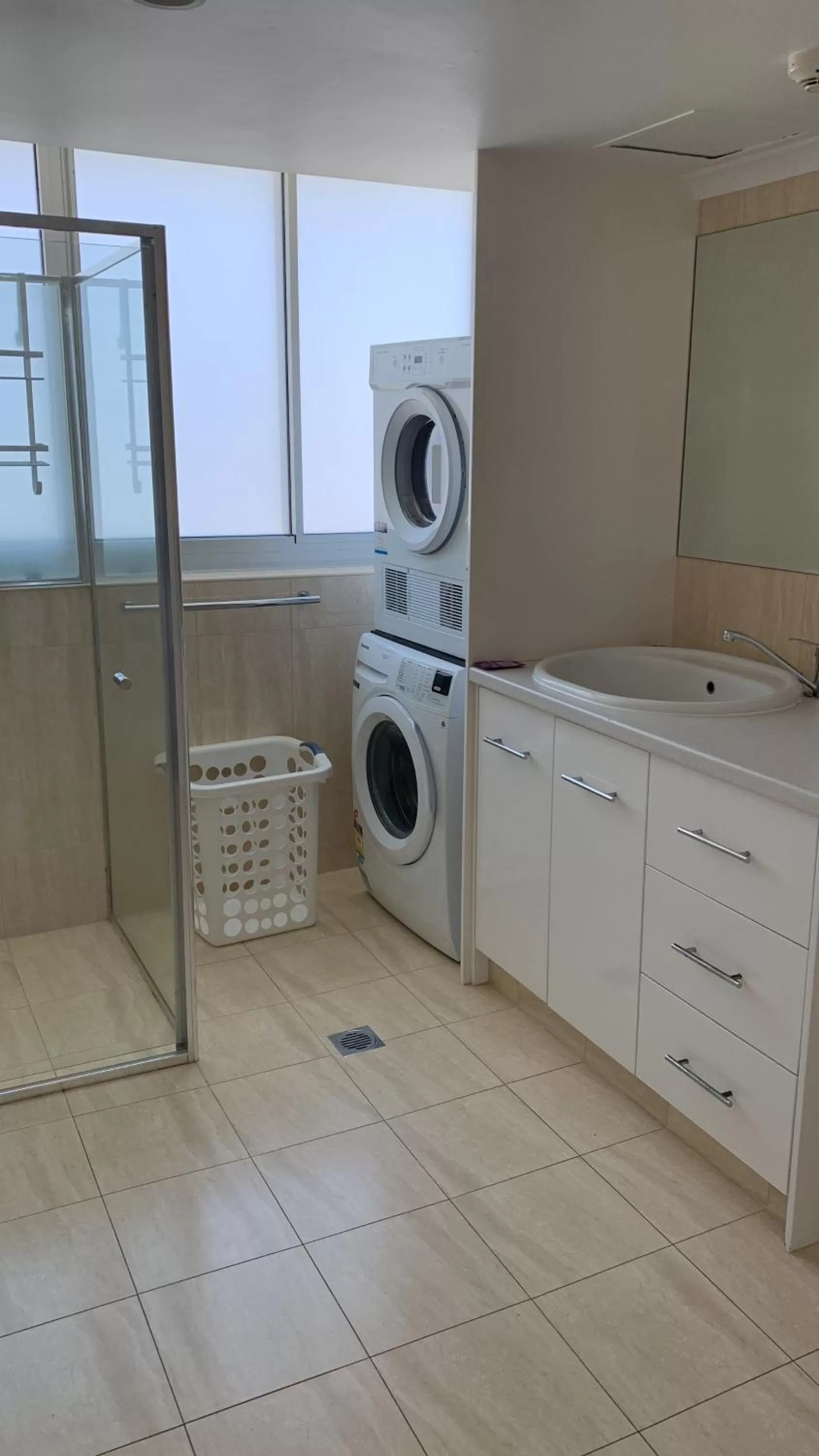 washing machine in Pacific Regis Beachfront Holiday Apartments