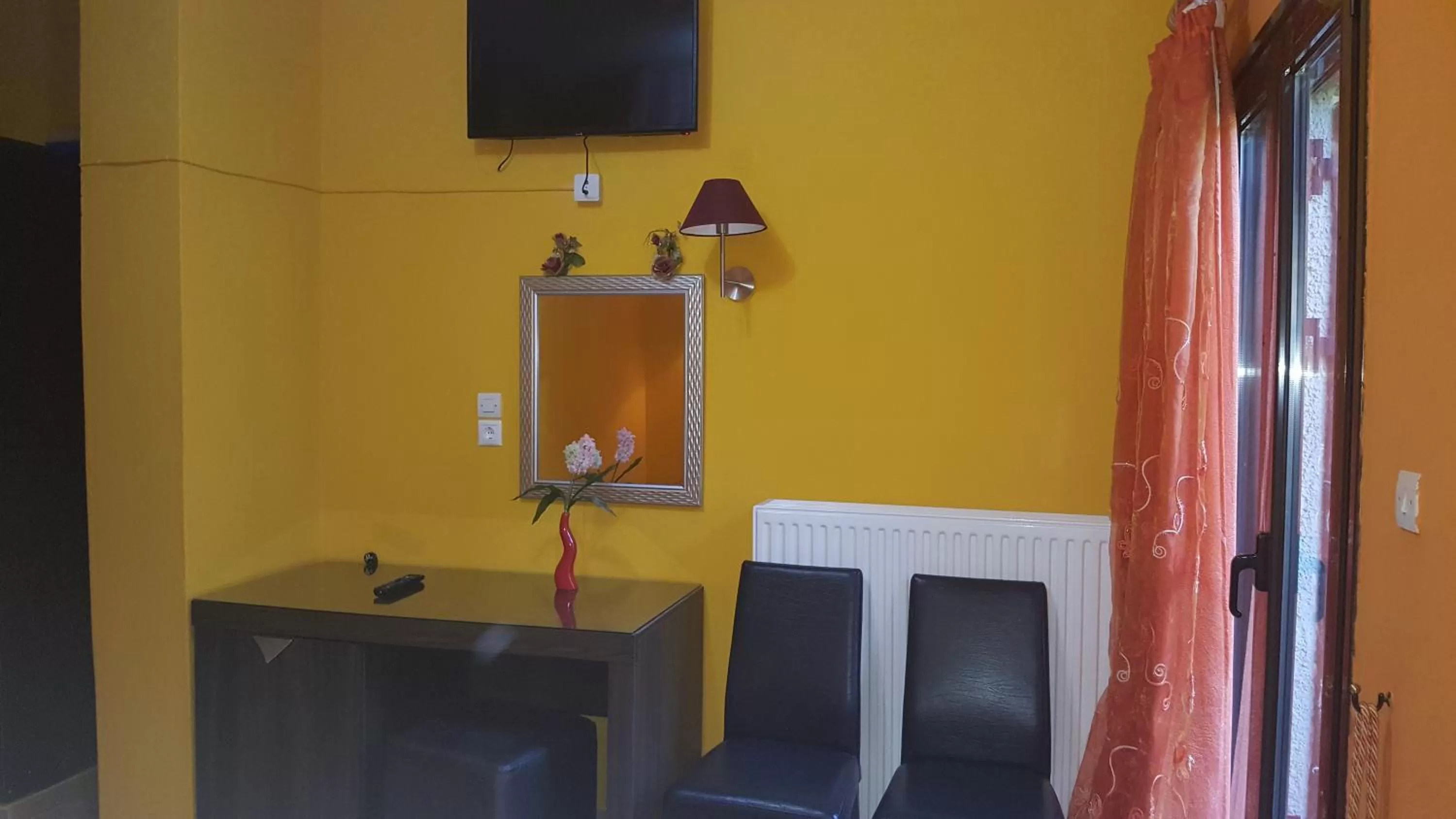 Photo of the whole room in Hani Zemenou