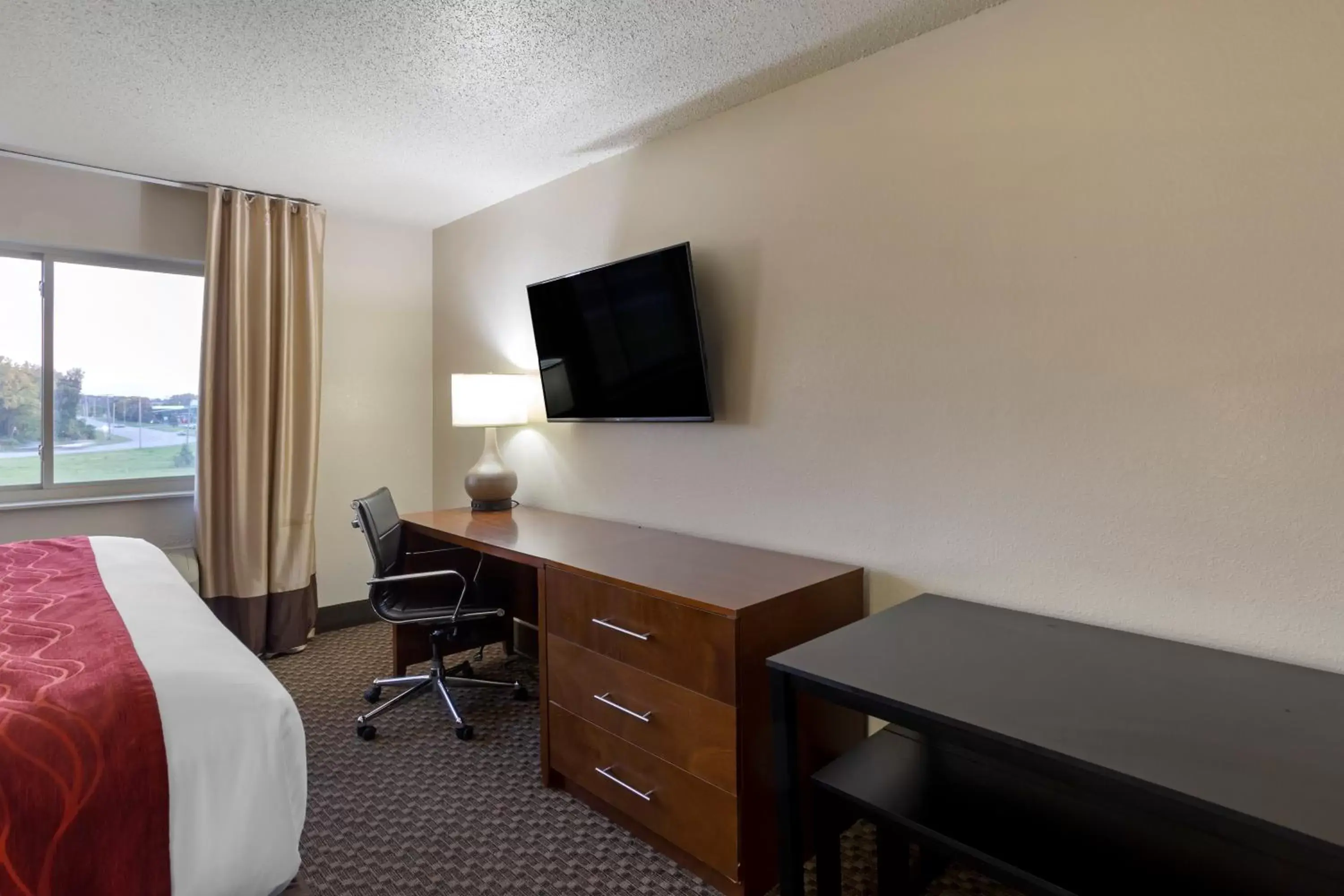 TV/Entertainment Center in Comfort Inn Hobart - Merrillville