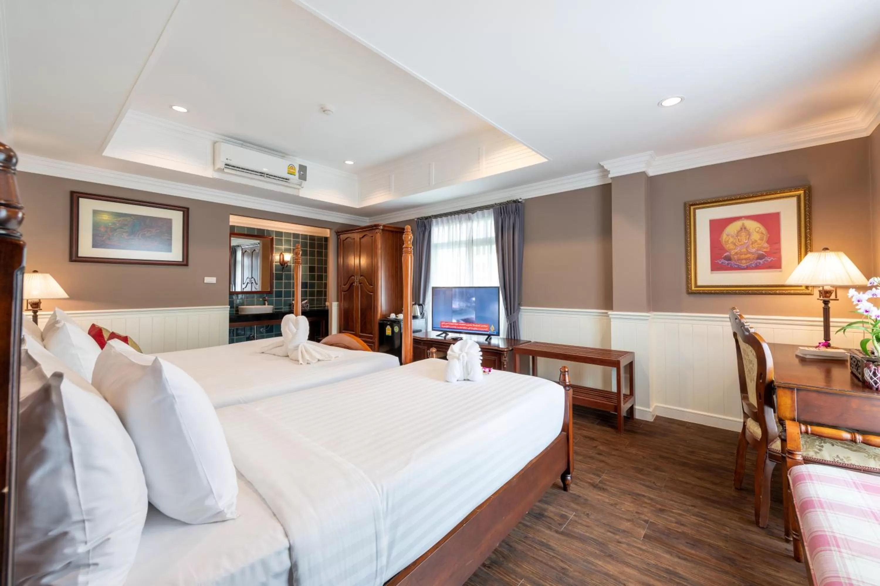 Bed in The Orchid House 153