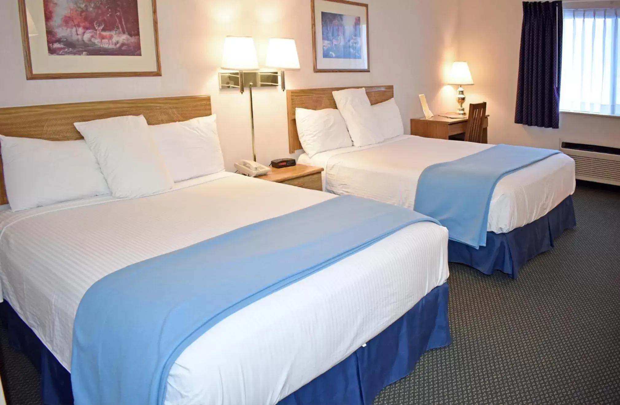 Bed in Americas Best Value Inn & Suites - Tahquamenon Country