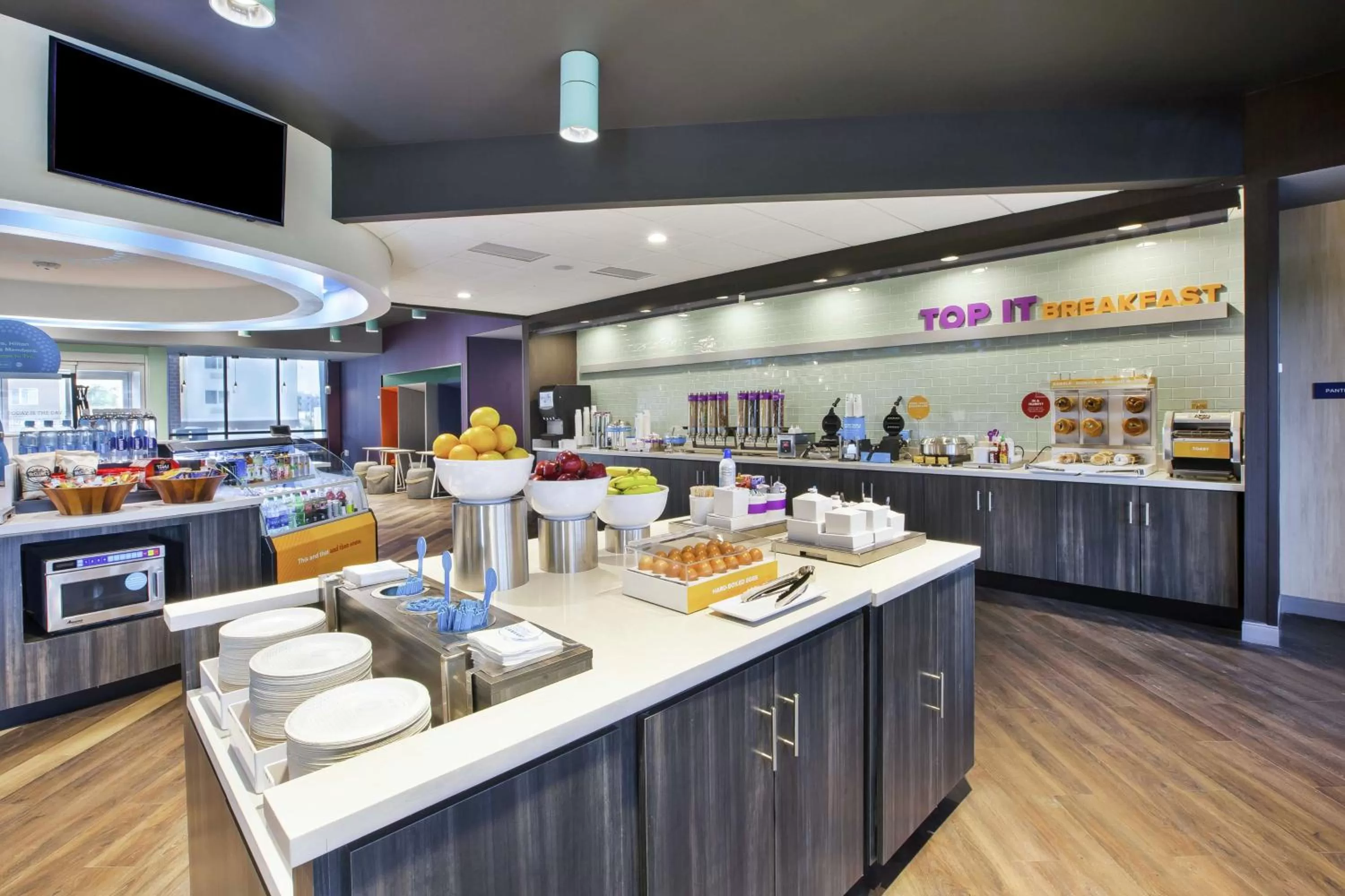 Dining area in Tru By Hilton Jackson