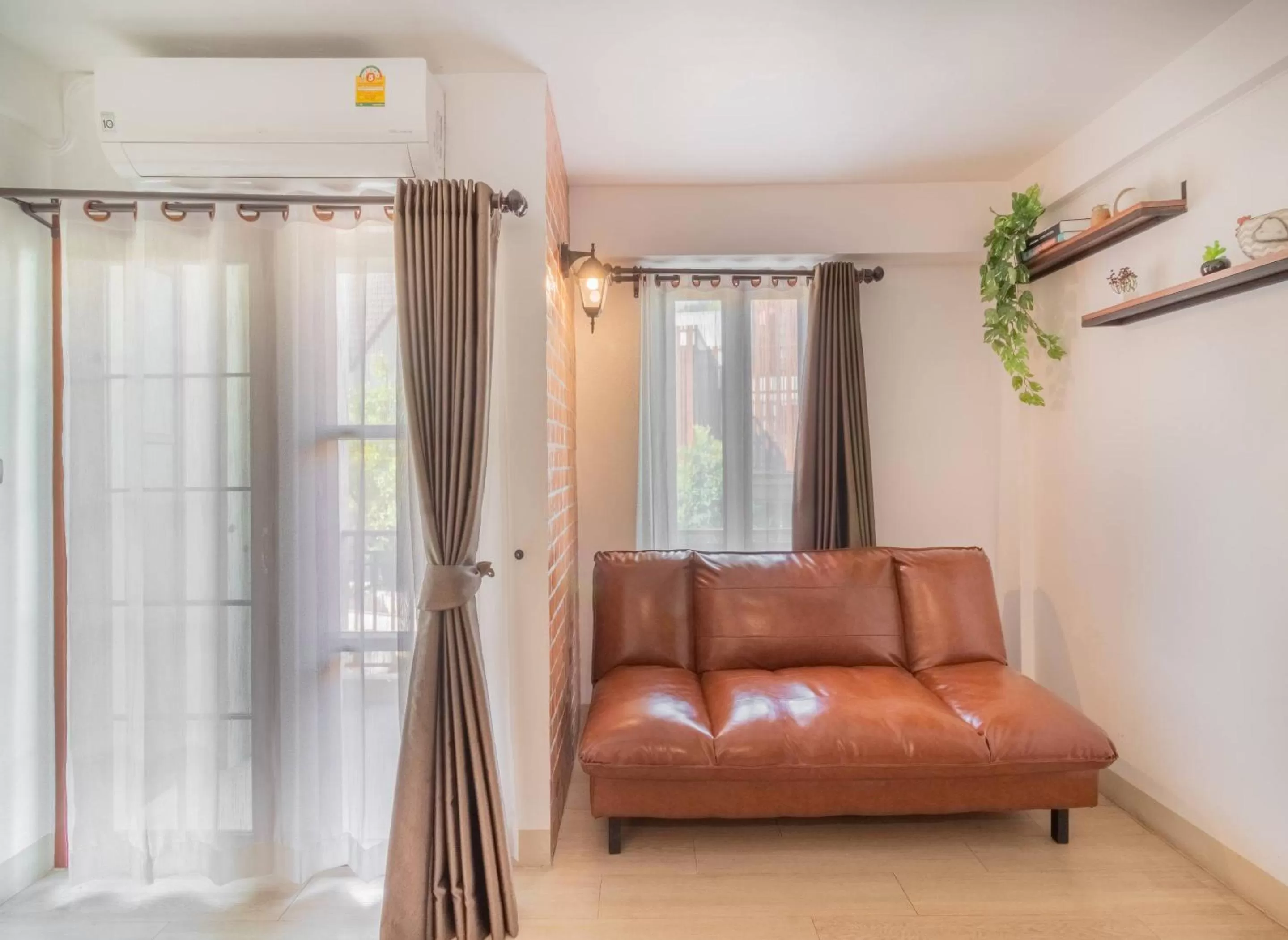 Living room in The Old City Wall Inn