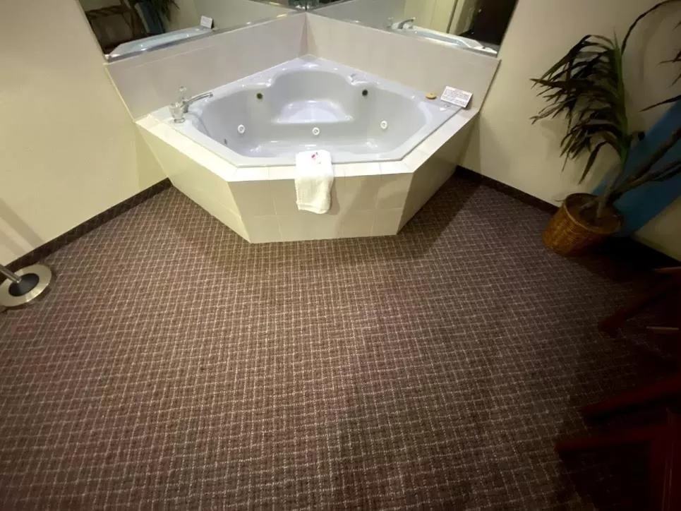 Hot Tub in Baymont by Wyndham Smyrna