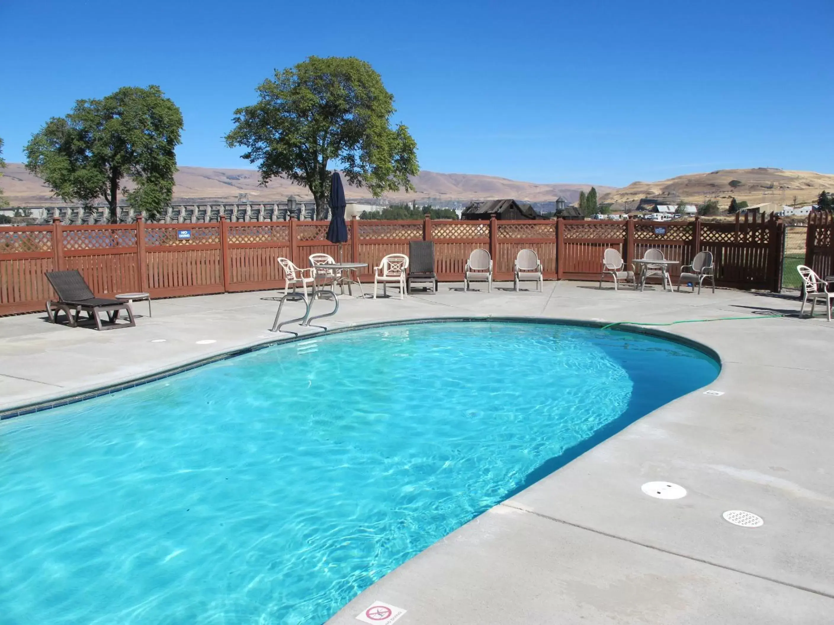 Swimming Pool in Shilo Inns Suites The Dalles