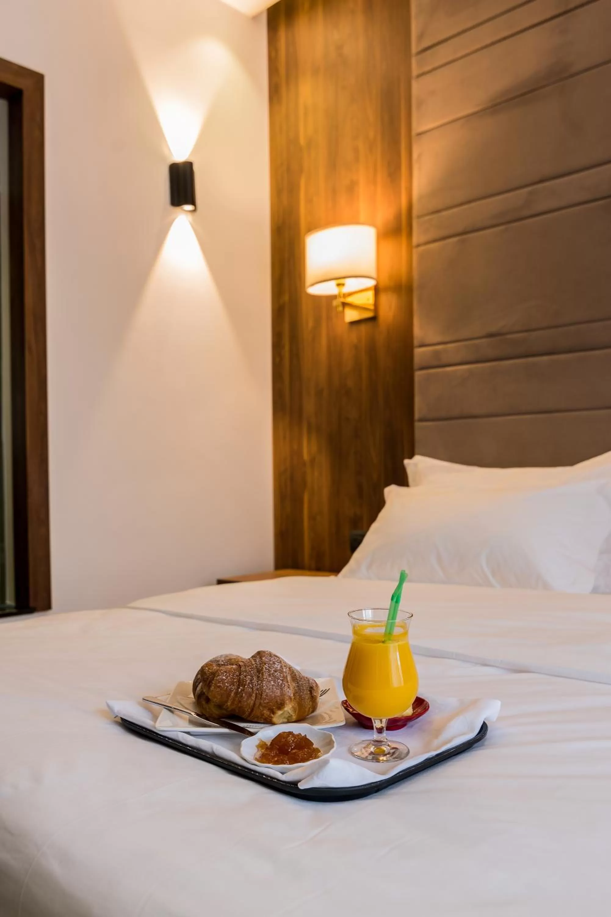 Food, Bed in Deluxe & Executive SPA by Rafaelo