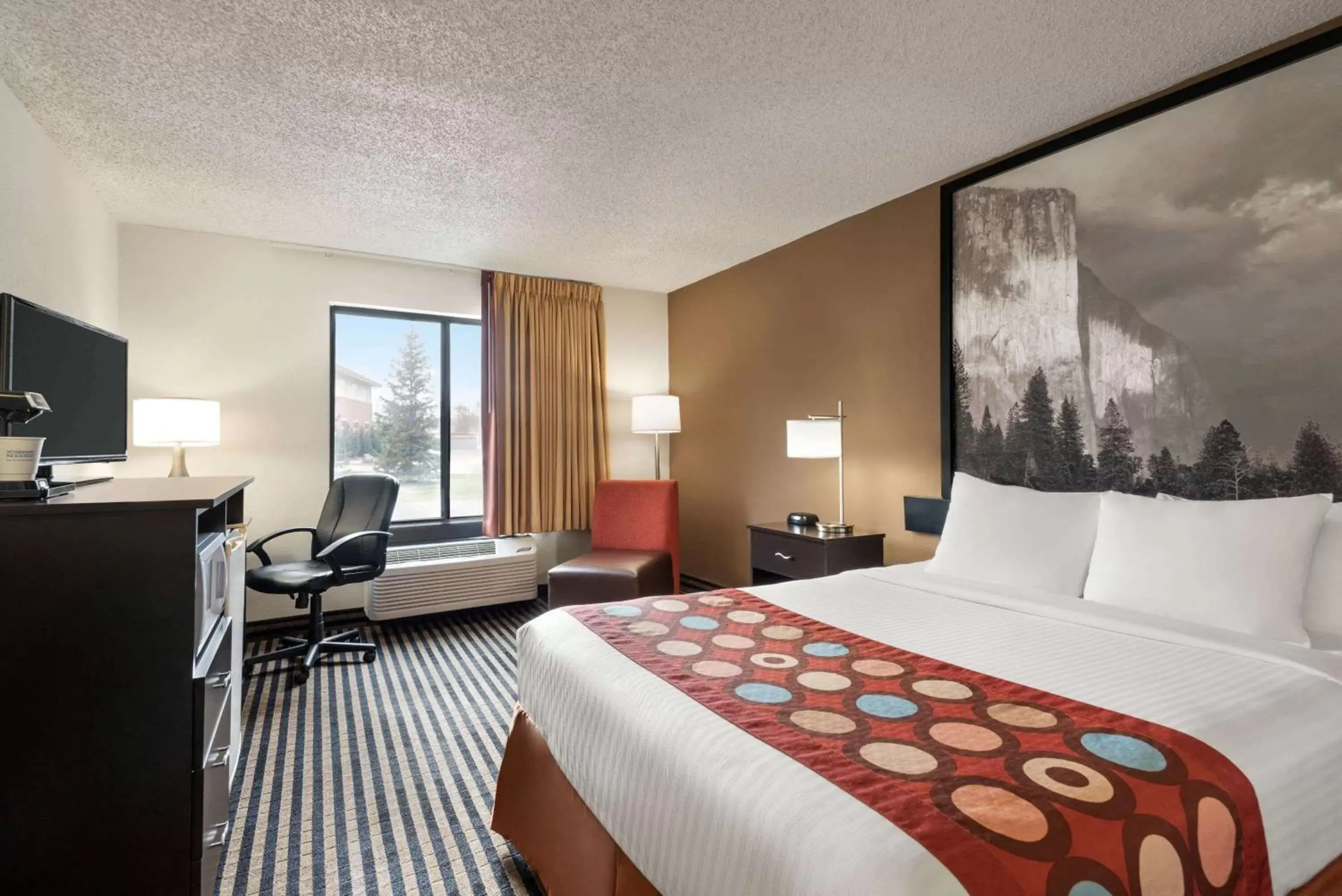 Photo of the whole room, Bed in Super 8 by Wyndham Wausau
