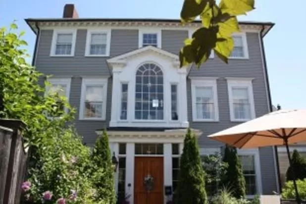 Facade/entrance in Compass Rose Inn