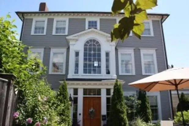 Facade/entrance, Property Building in Compass Rose Inn