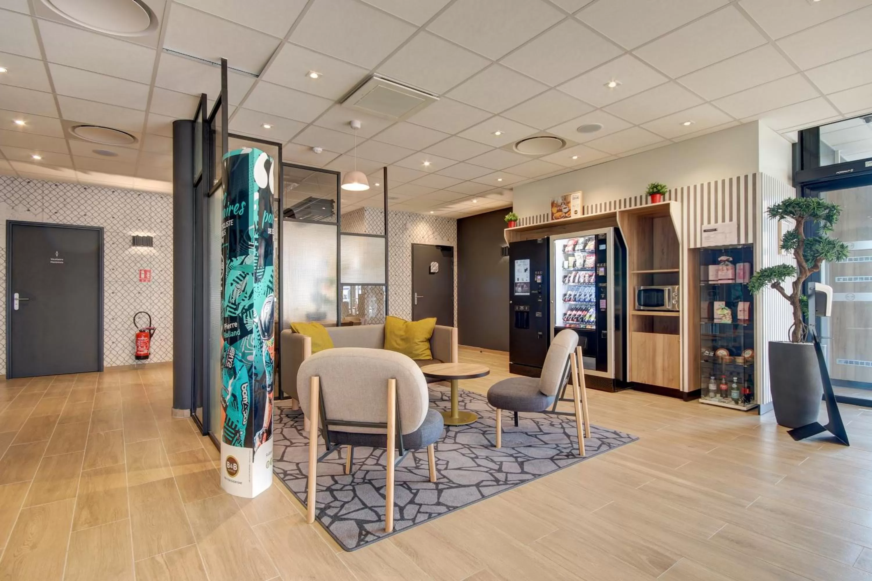 Communal lounge/ TV room in B&B HOTEL Epernay