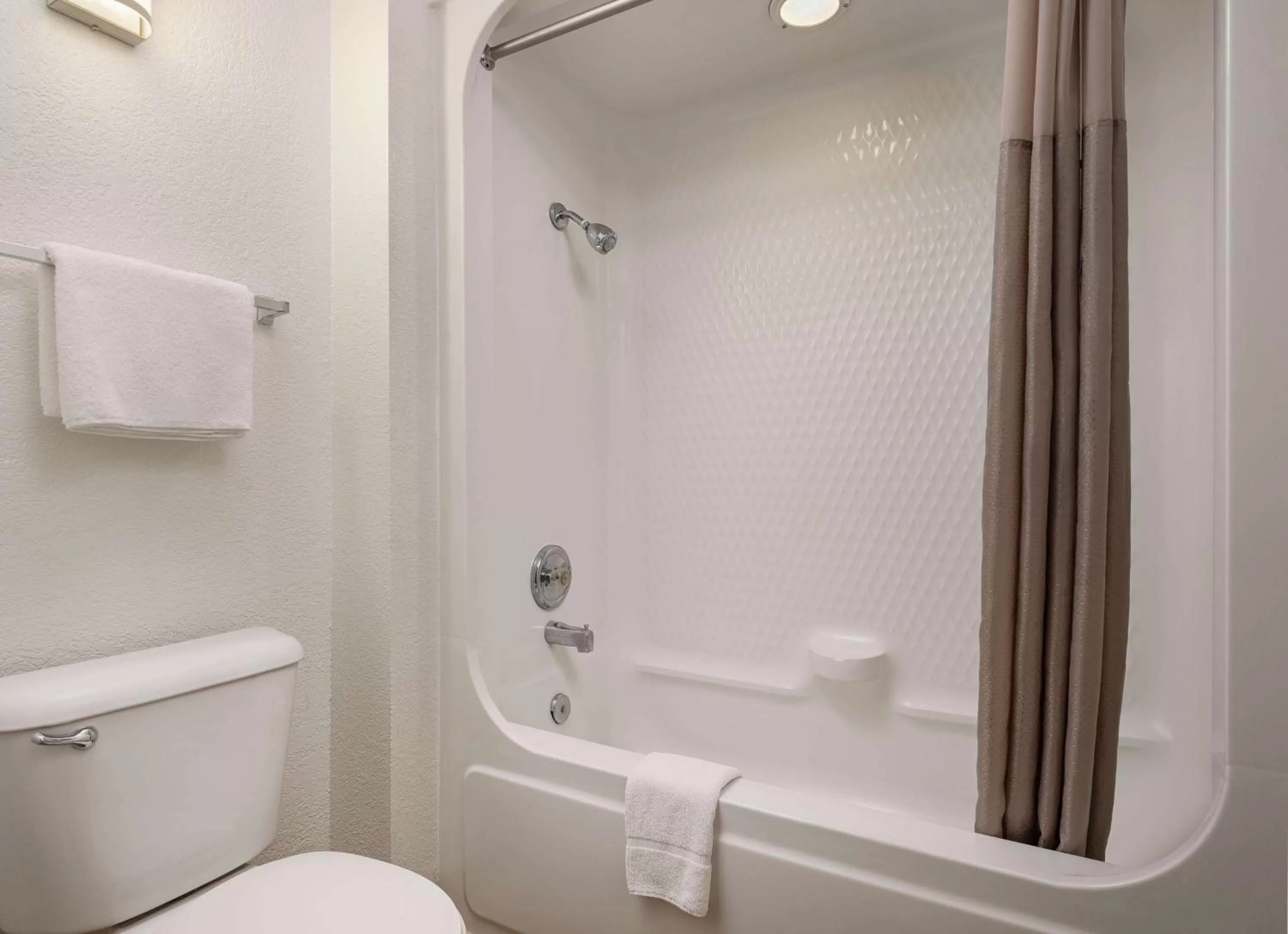 Bathroom in Motel 6-Buena Park, CA - Knotts Berry Farm - Disneyland