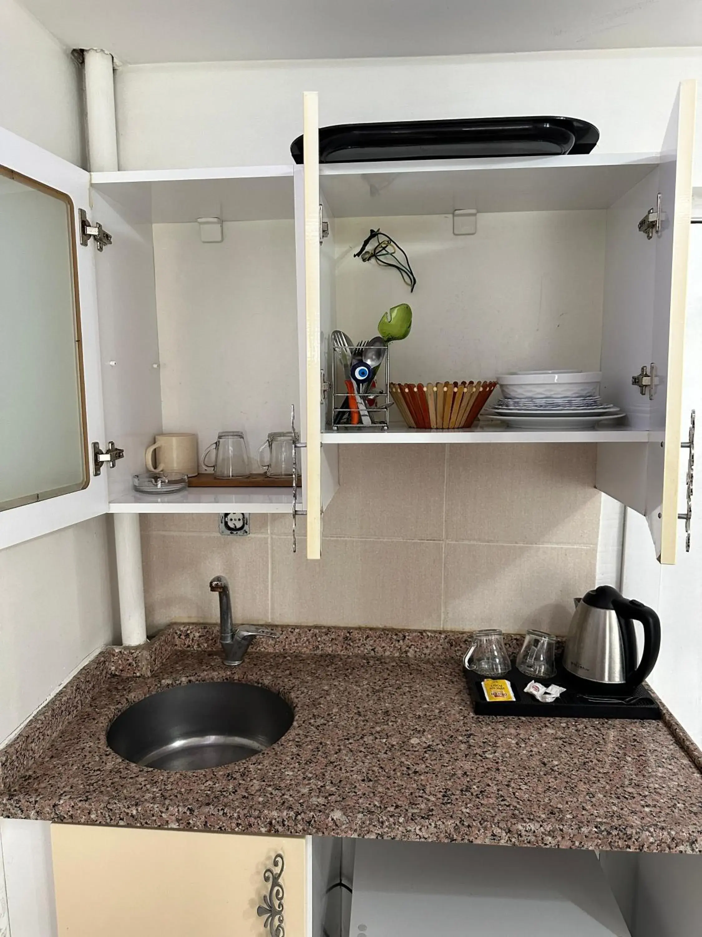 Coffee/tea facilities, Kitchen/Kitchenette in Taksim Istiklal Suites