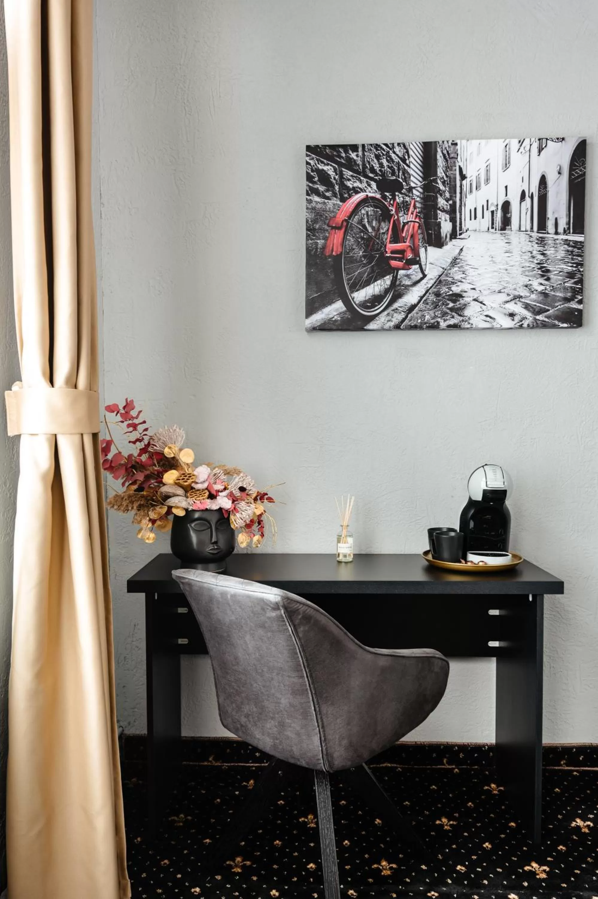 Seating area in Palace Bulevard Inn