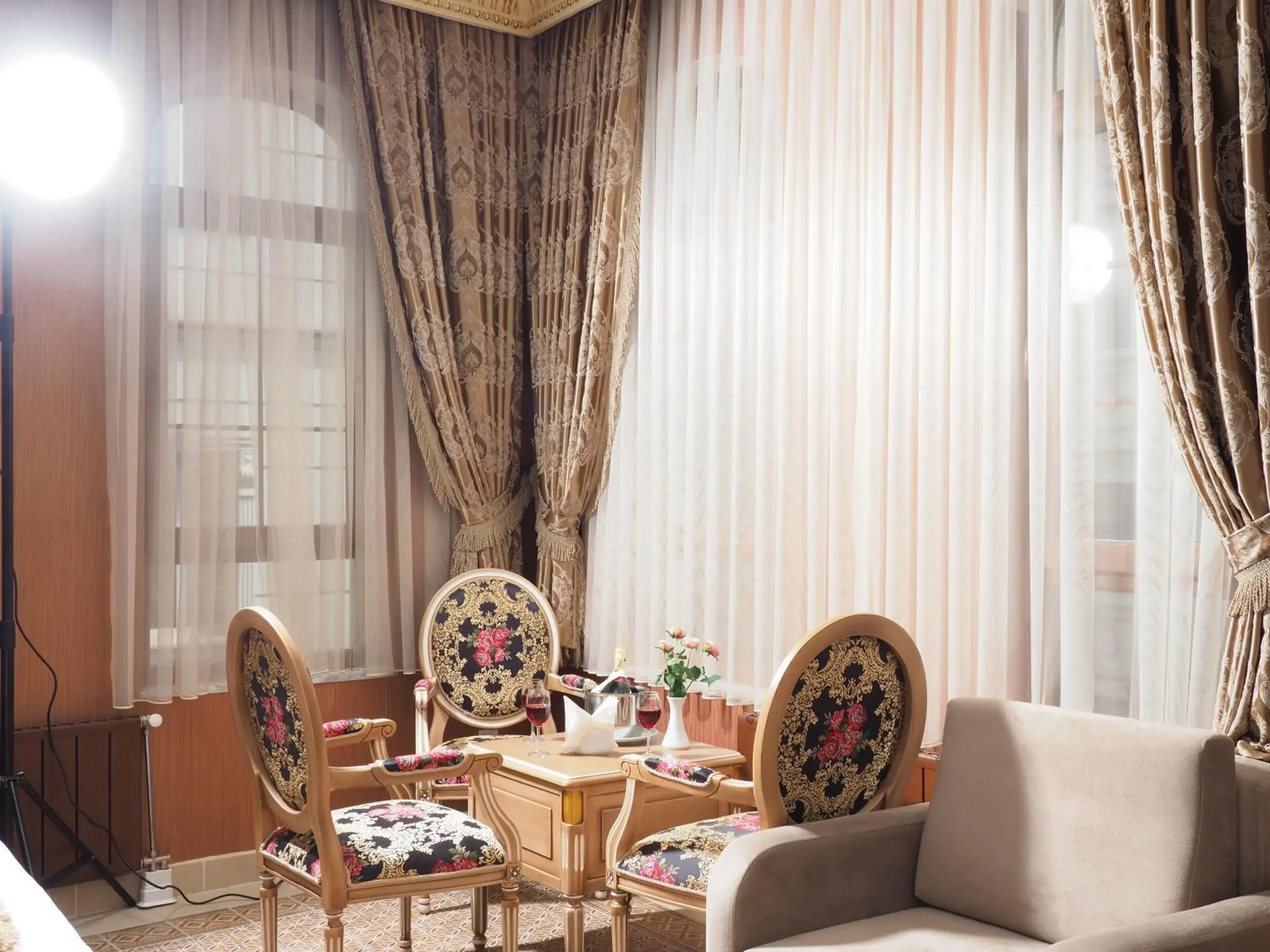 Seating Area in Sirkeci Gar Hotel