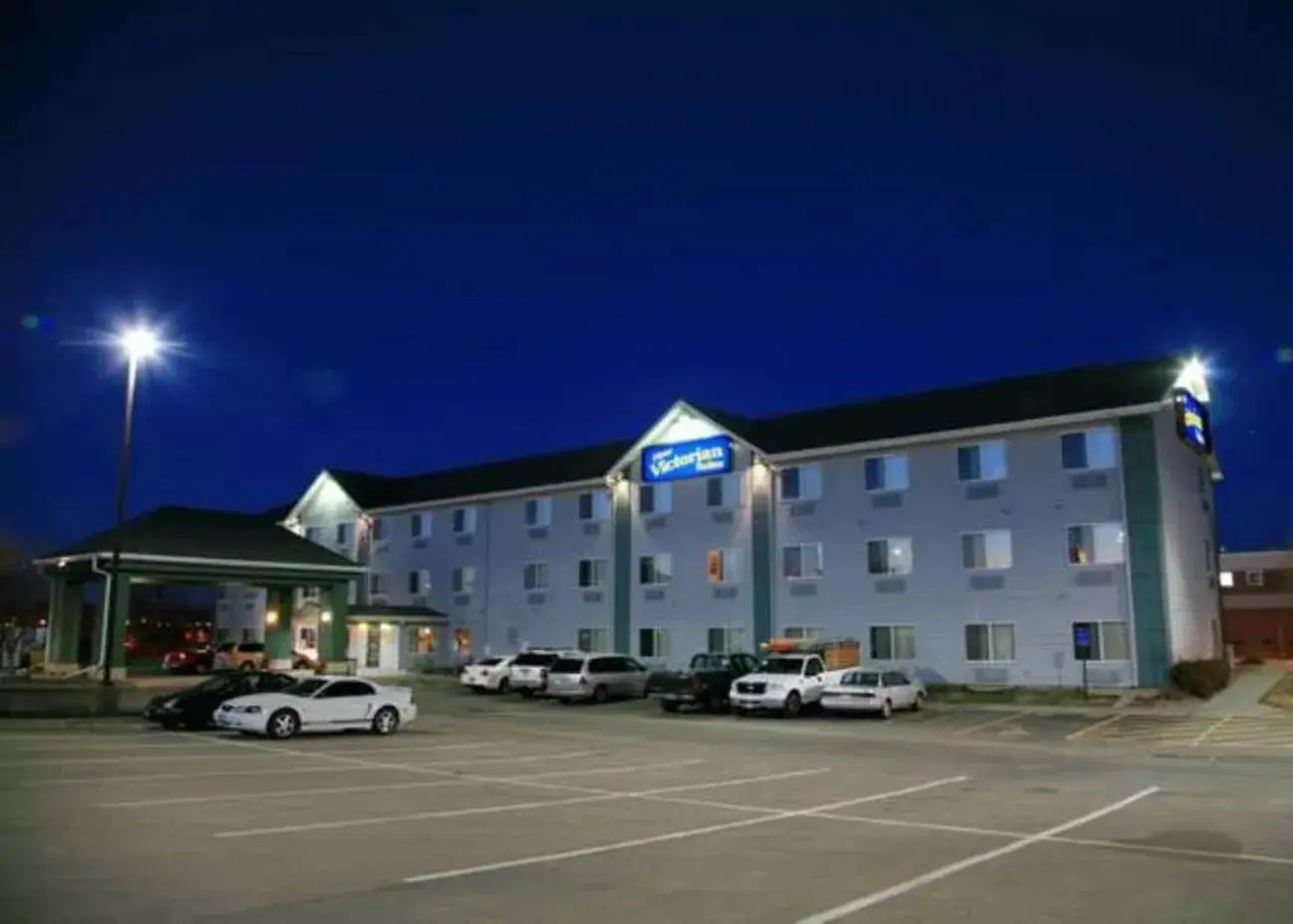 Facade/entrance, Property Building in New Victorian Inn & Suites Lincoln