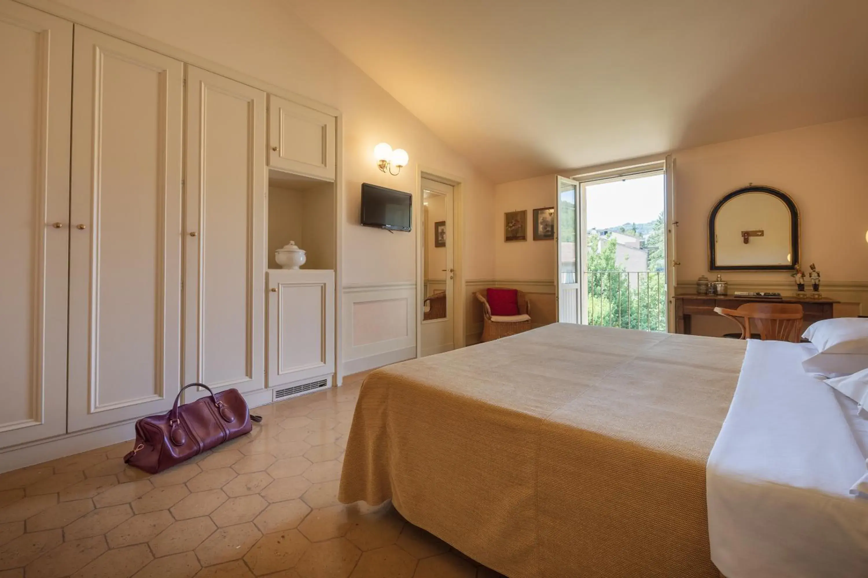 Bed in Hotel San Luca