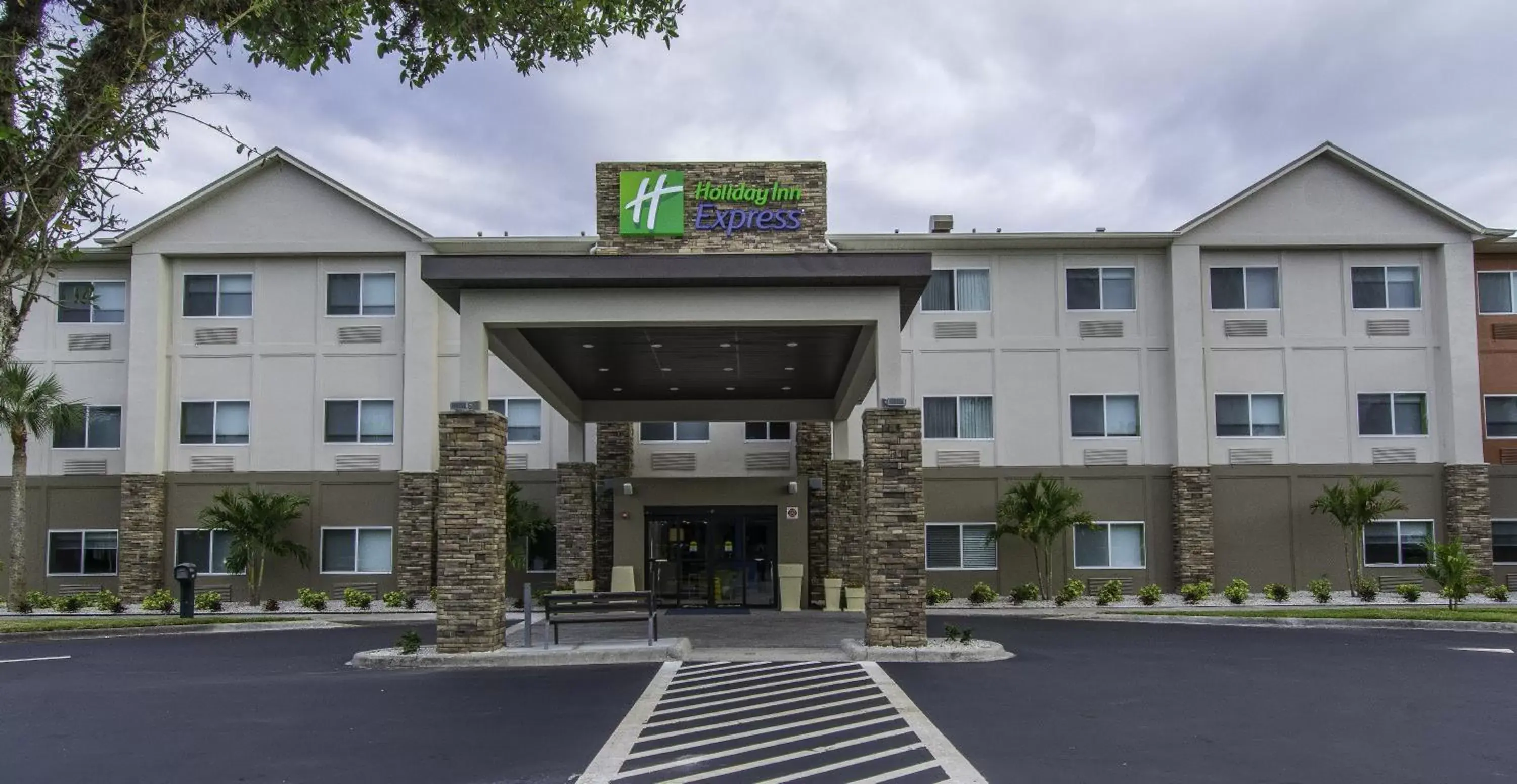 Property Building in Holiday Inn Express - Naples South - I-75, an IHG Hotel