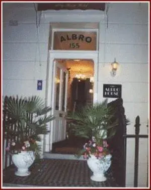 Facade/entrance in Albro House Hotel