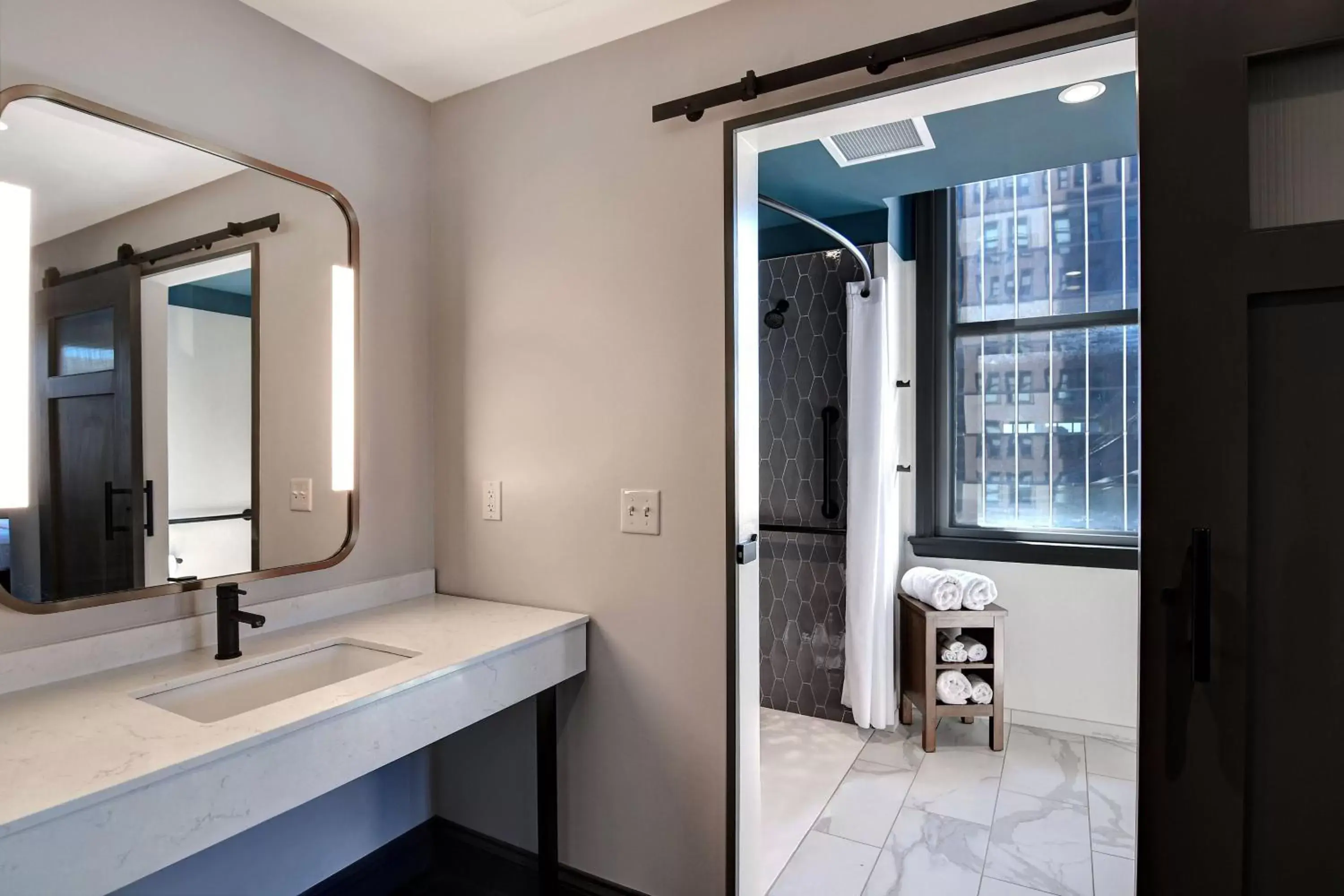 Bathroom in Courtyard by Marriott Cincinnati Downtown