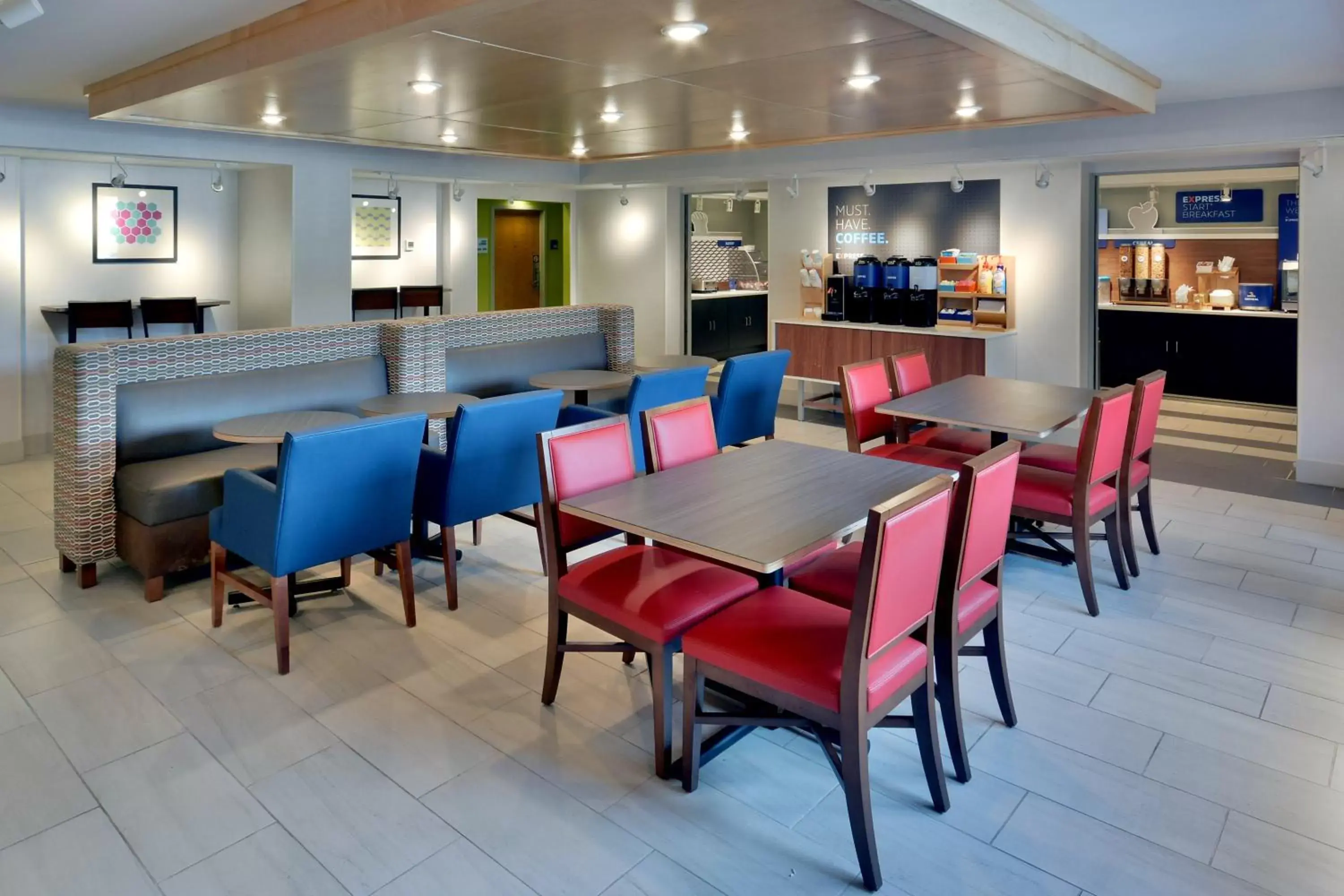 Breakfast, Restaurant/Places to Eat in Holiday Inn Express Danville, an IHG Hotel