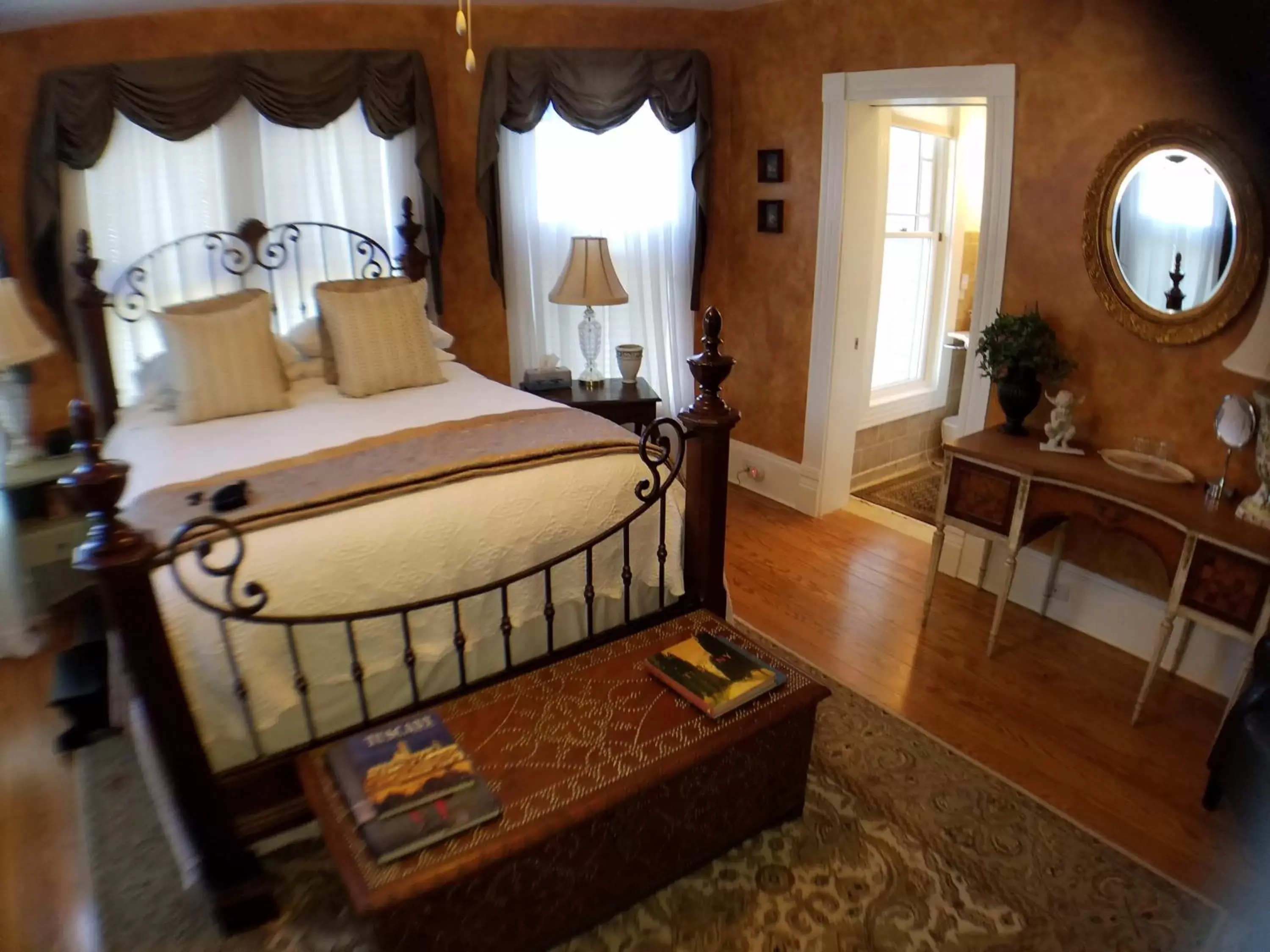 Photo of the whole room, Bed in The Inn at Onancock